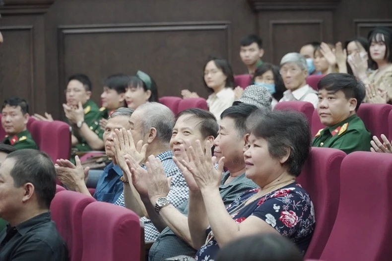 Nhiều khán giả có mặt để hưởng ứng Tuần phim.