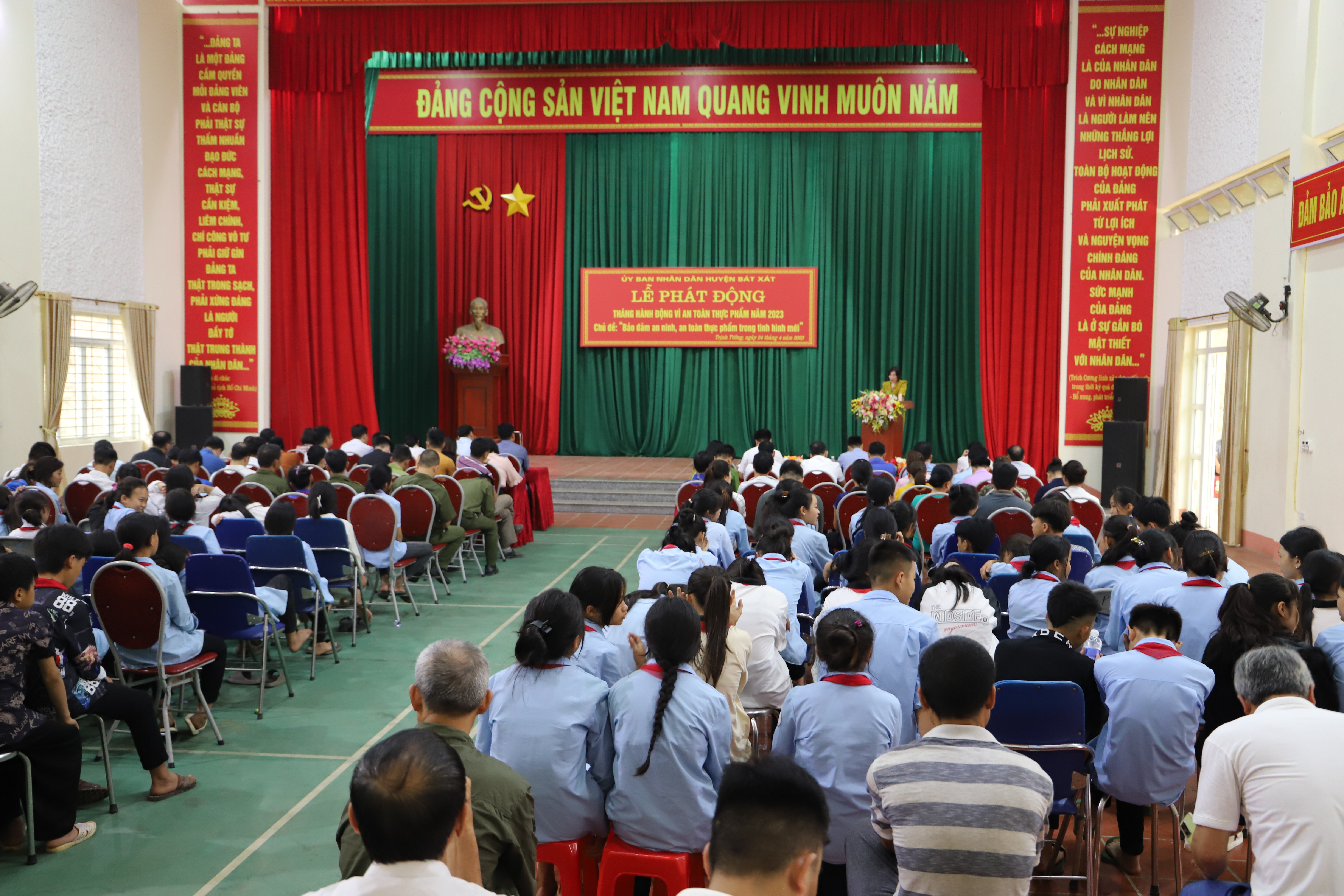 Quang cảnh lễ phát động. IMG_2109.JPG