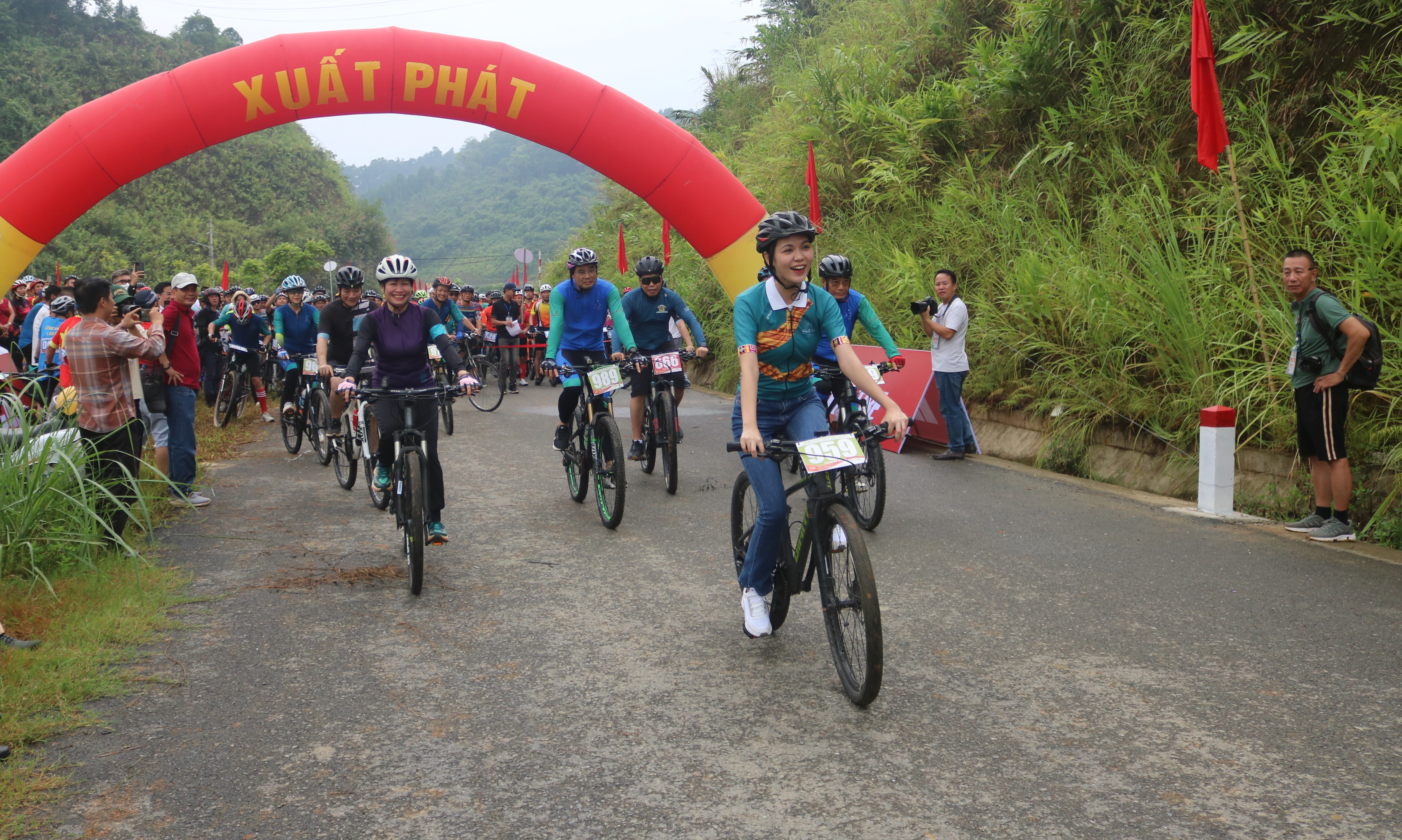 Các vận động viên tham gia đạp xe nội dung phong trào. IMG_9152.JPG