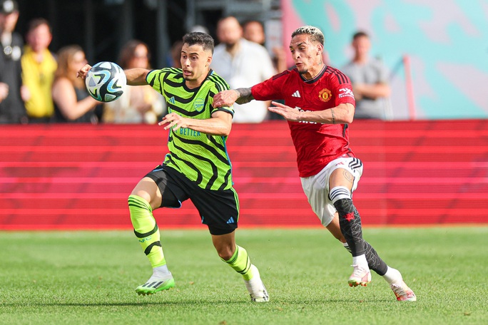Arsenal gục ngã trước Man United tại sân MetLife 80.000 khán giả - Ảnh 2.