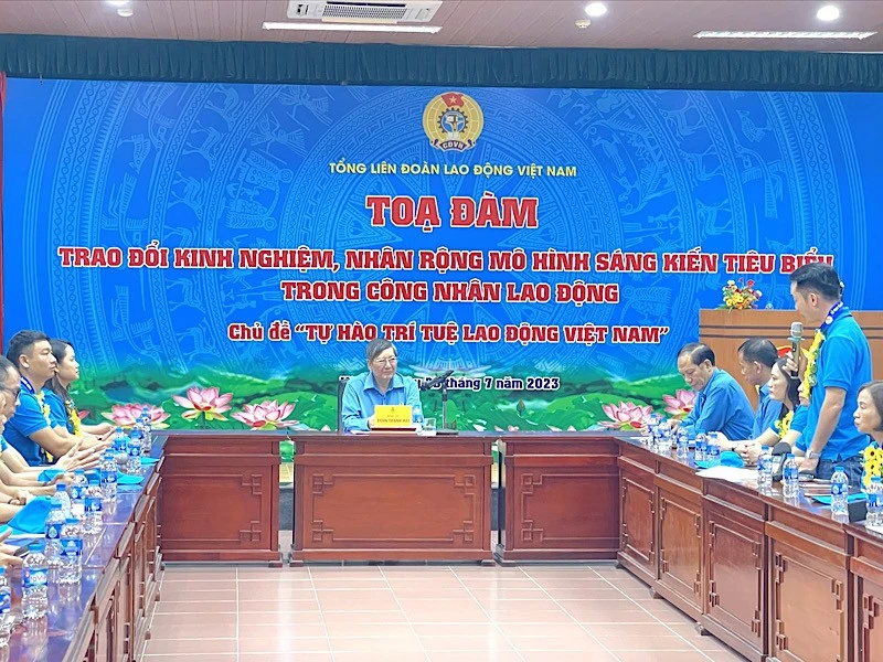 Quang cảnh buổi tọa đàm.