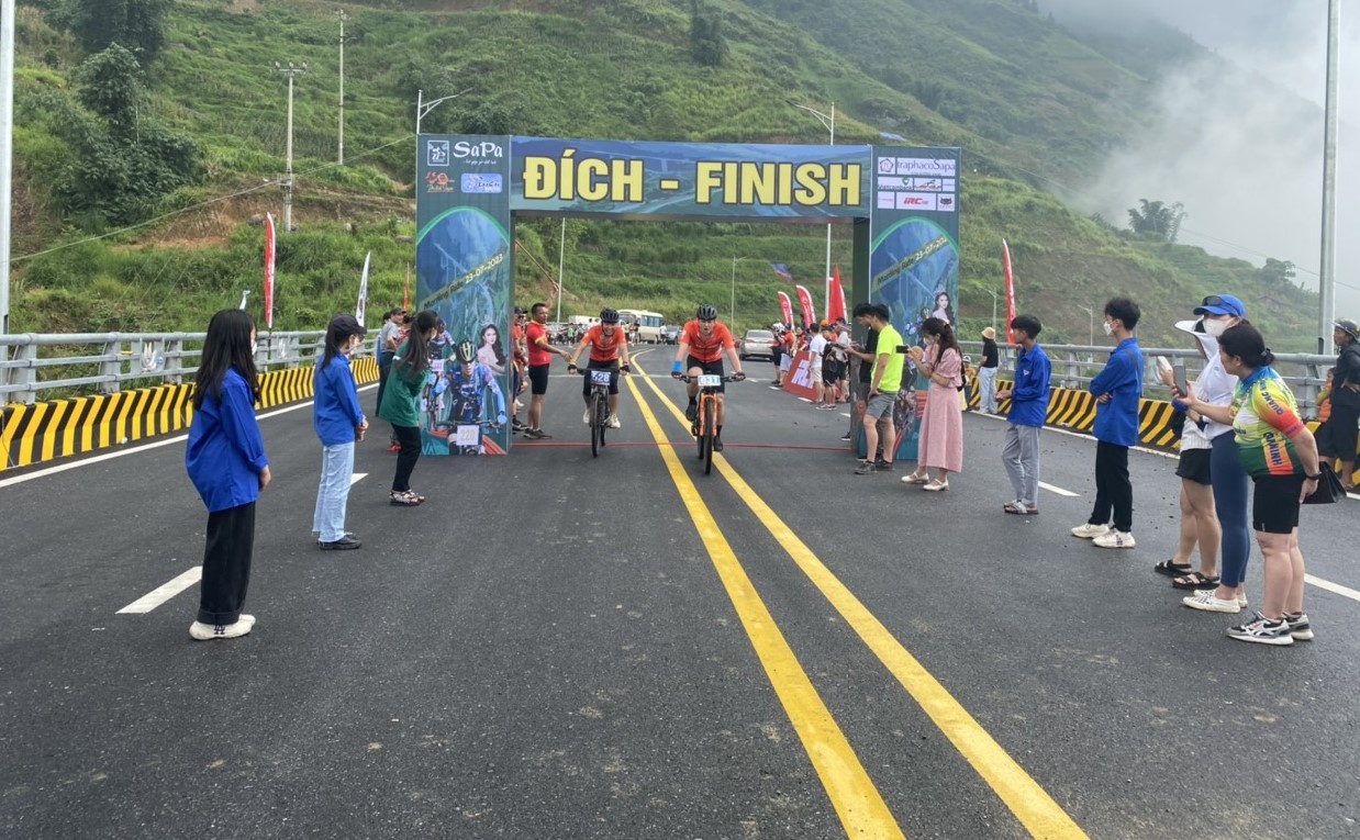 Về đích. z4540499029638_859907b6b8b50654f060efb37c7bfc0f.jpg