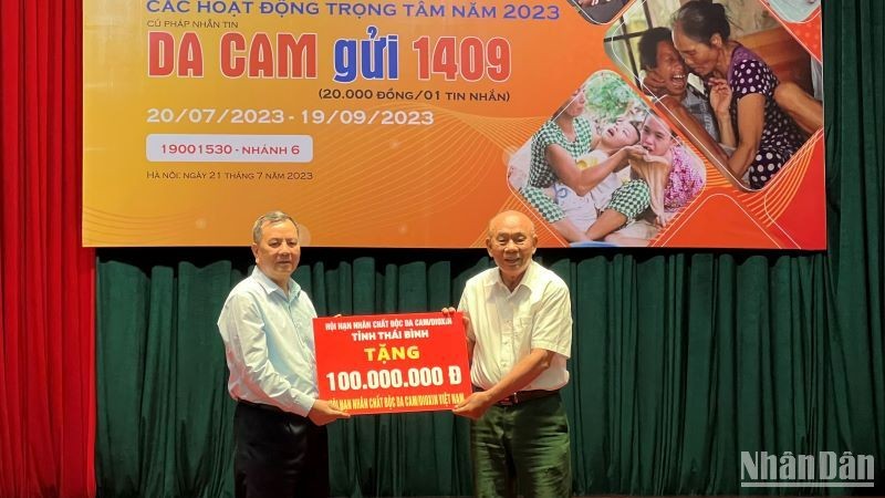 Hội Nạn nhân chất độc da cam/dioxin tỉnh Thái Bình ủng hộ Quỹ Nạn nhân chất độc da cam/dioxin Việt Nam. Hội Nạn nhân chất độc da cam/dioxin tỉnh Thái Bình ủng hộ Quỹ Nạn nhân chất độc da cam/dioxin Việt Nam.