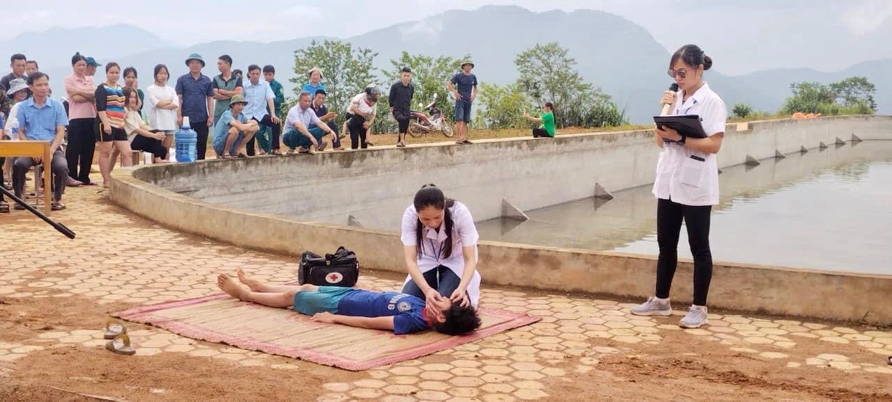 Tập huấn sơ cấp cứu khi gặp tai nạn đuối nước.jpg