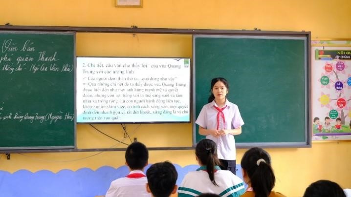 Ngô Gia Huệ tự tin tiết học Ngữ Văn. Học Bác 7.jpg
