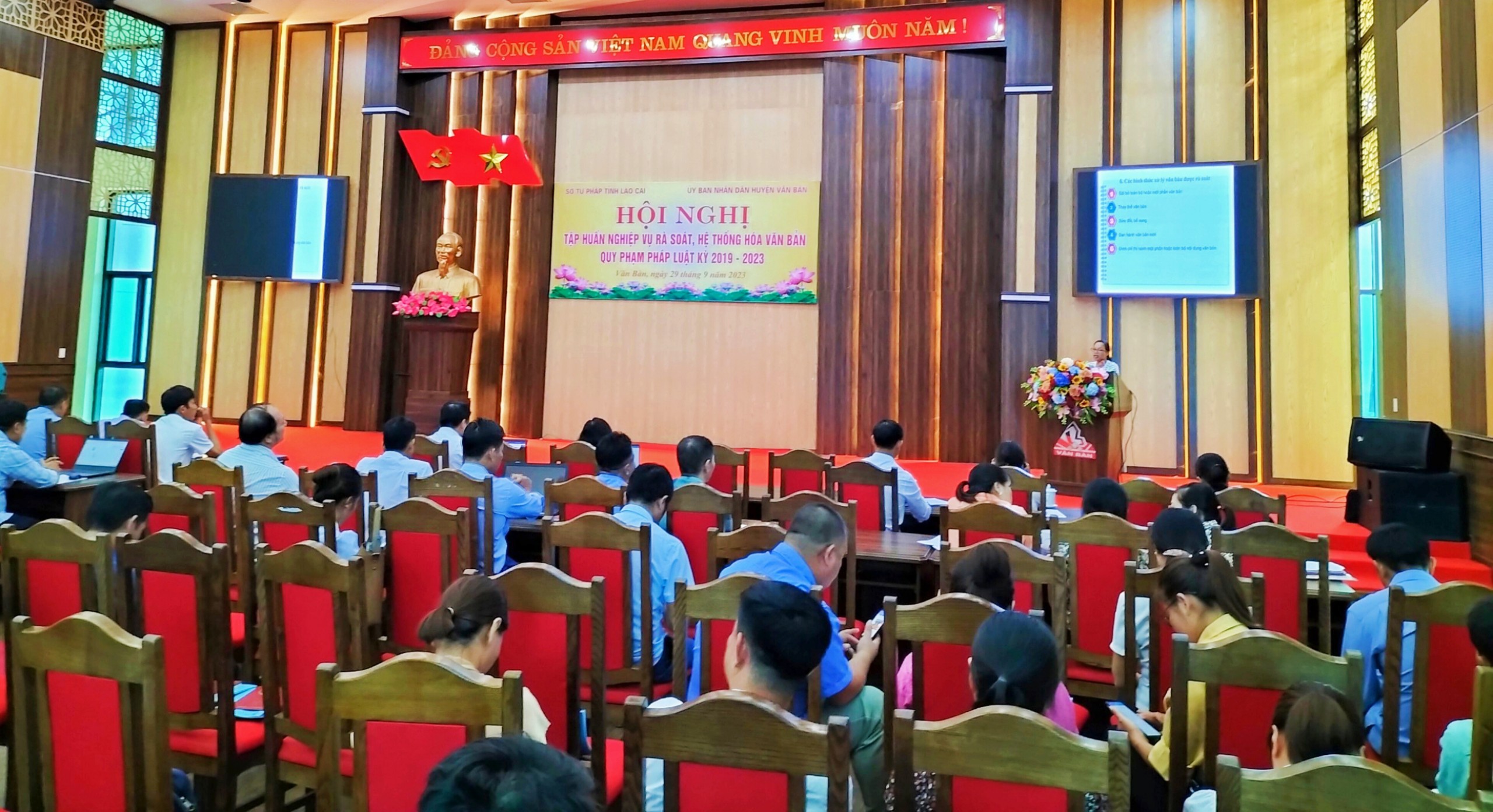 Quang cảnh lớp tập huấn. z4736824393636_f5fc94f3baeadaf9fbc0170cf8b1f6be (1).jpg