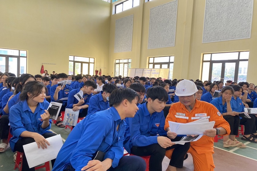 Tuyên truyền tiết kiệm điện, an toàn điện tại Trường THPT số 1 Bảo Yên. 3. PTTH số 1 Bảo Yên.jpg