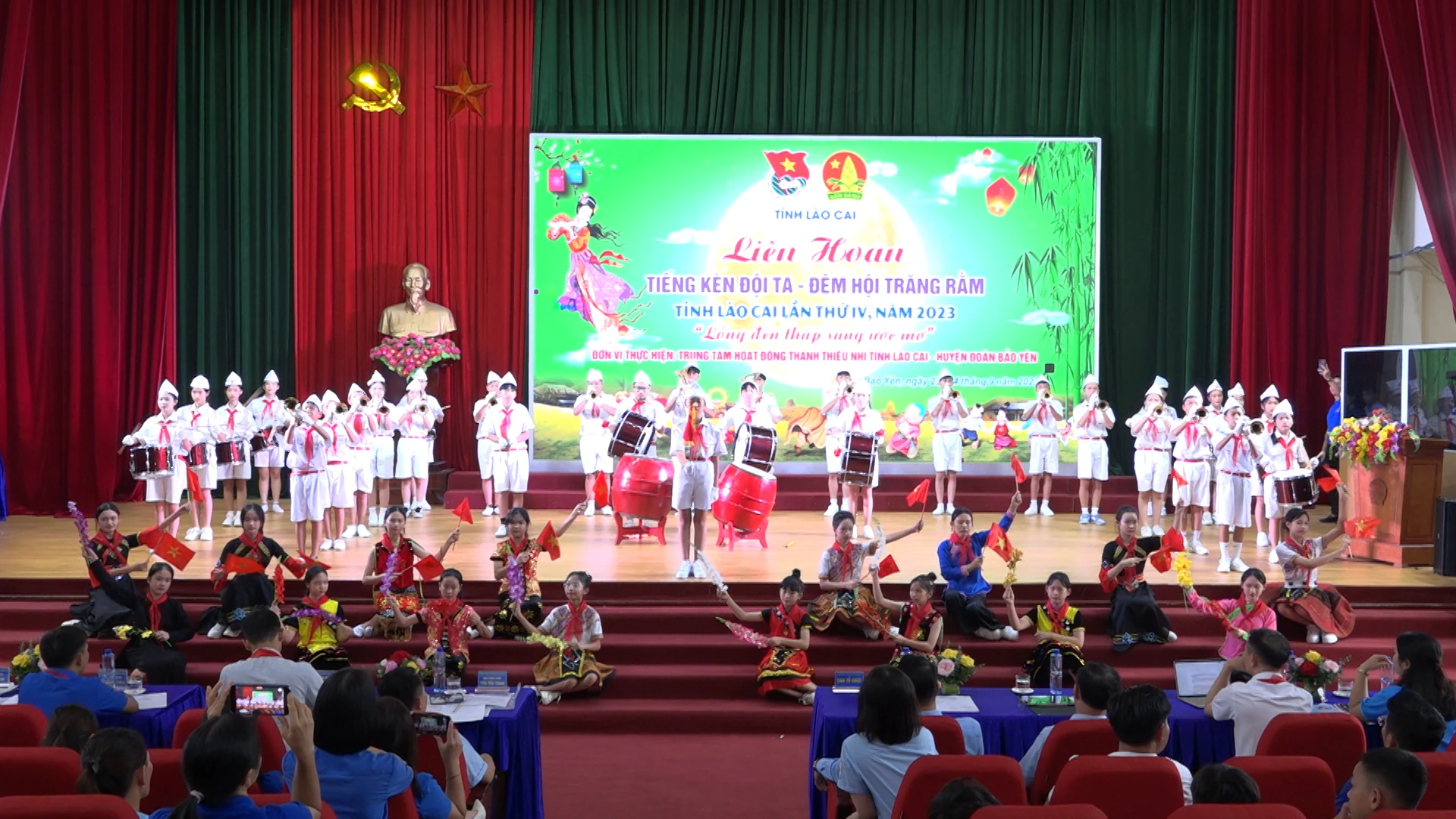 Phần trình bày thi của đội Bảo Yên.jpg