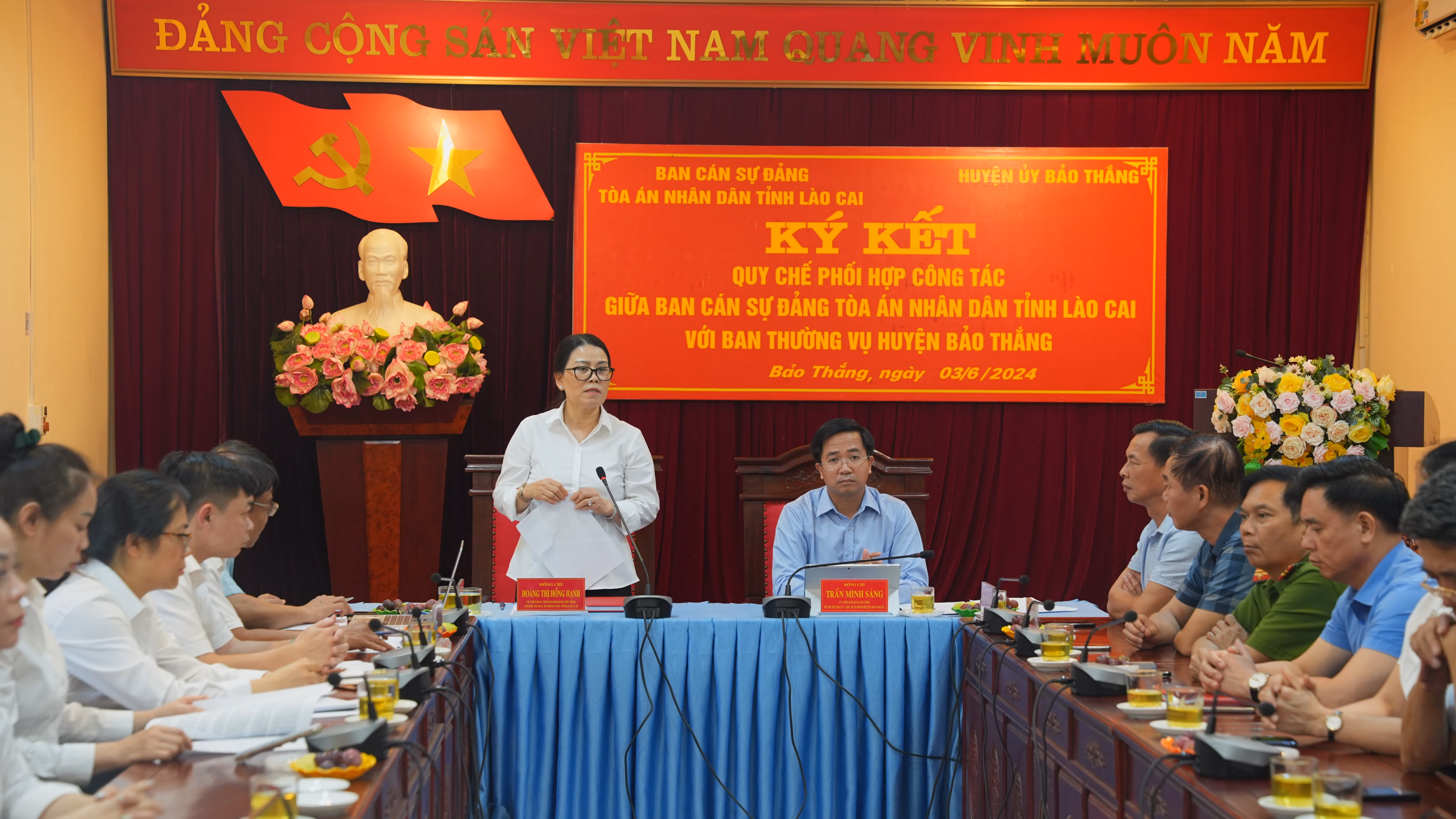 chánh án toà án tỉnh phát biểu.JPG