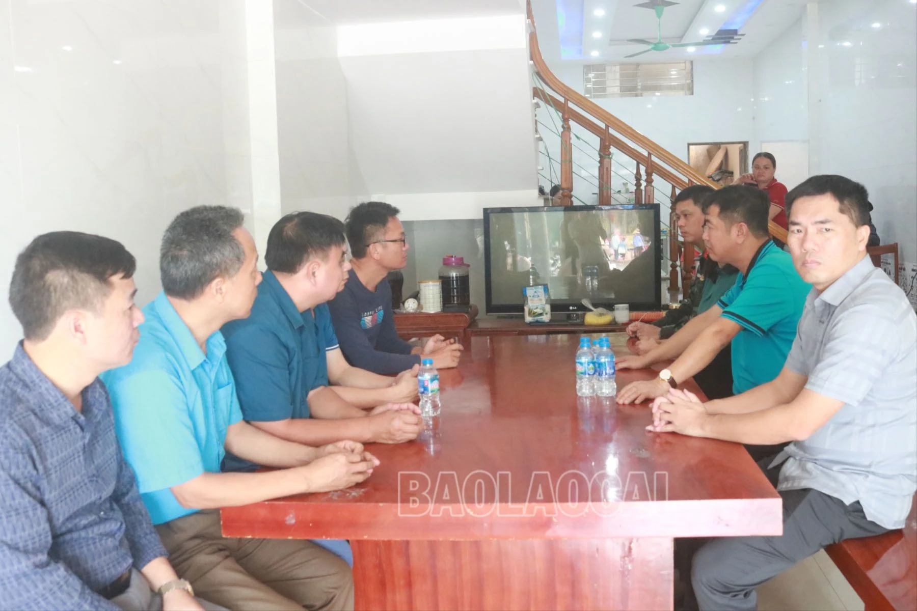 Thăm hỏi, động viên gia đình nạn nhân.jpg