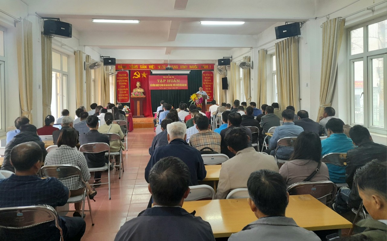 Quang cảnh lớp tập huấn. z5516005793994_65a0303b6f28d3829a377fa3085de039.jpg