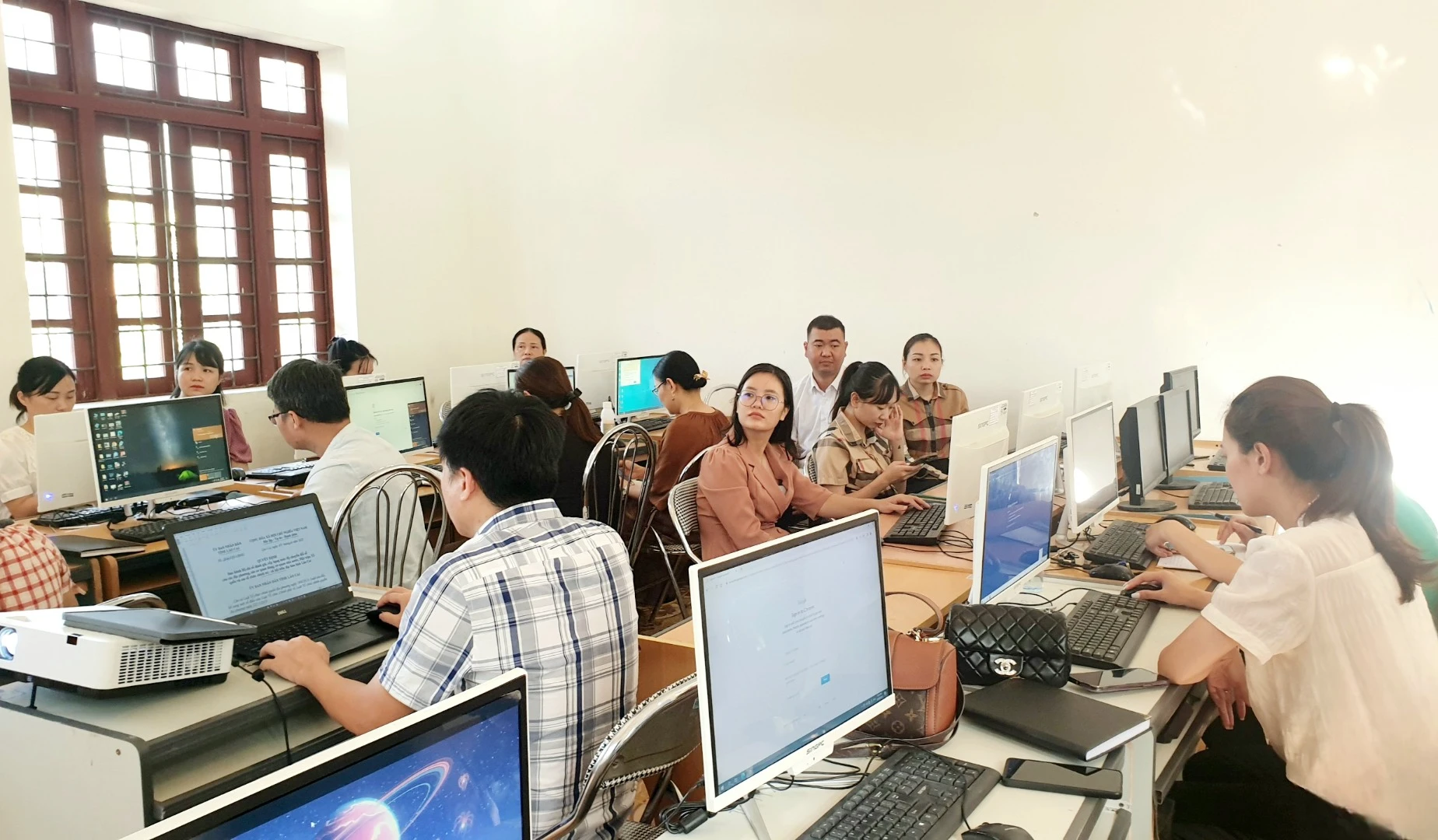 Học viên thục hành đăng ký chứng thư số, cho tổ chức, cá nhân để thực hiện ký hoá đơn điện tử.jpg.jpg