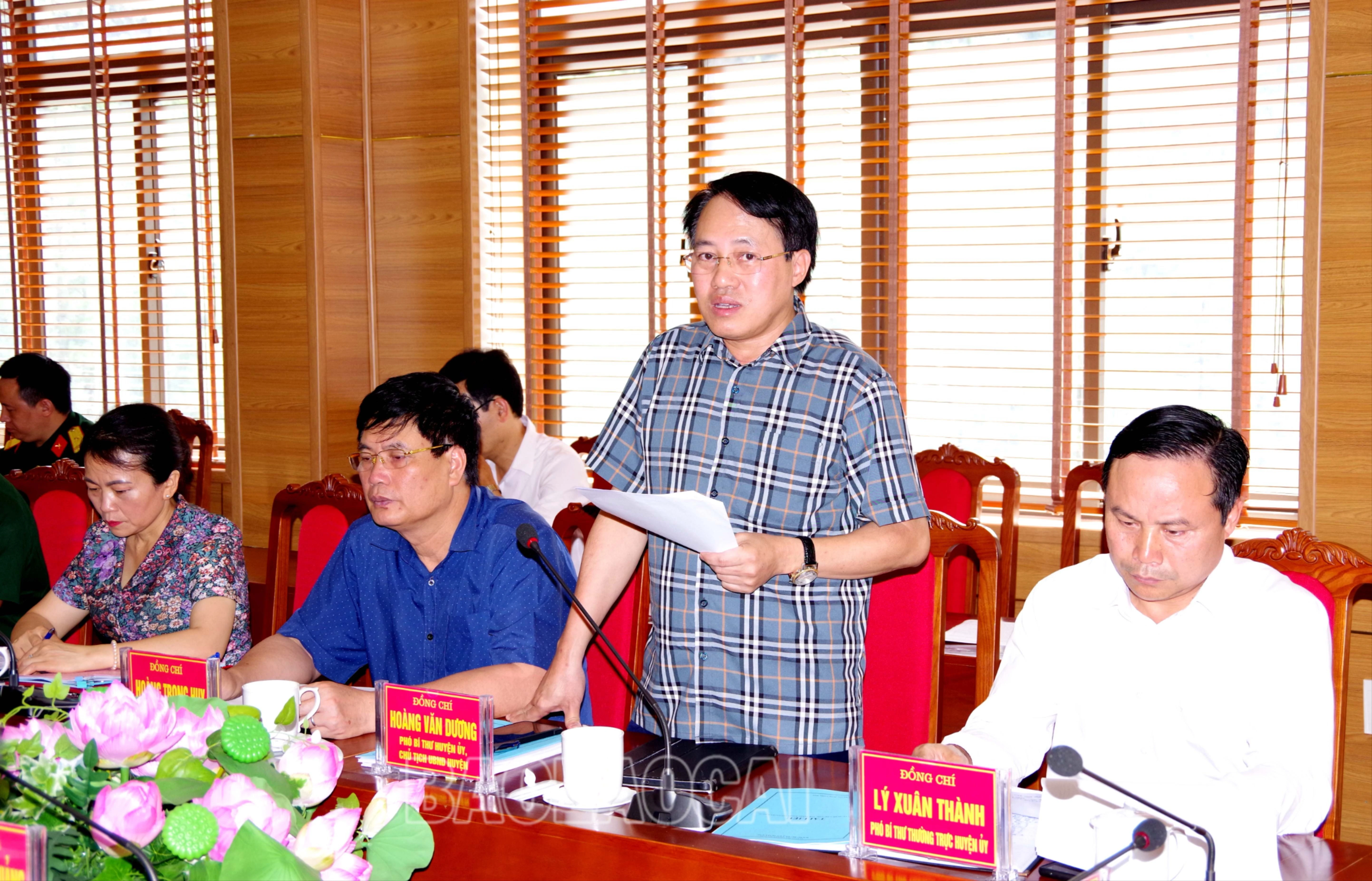 Lanh dao huyen Si Ma Cai bao cao tinh hinh dan toc, ton giao.JPG