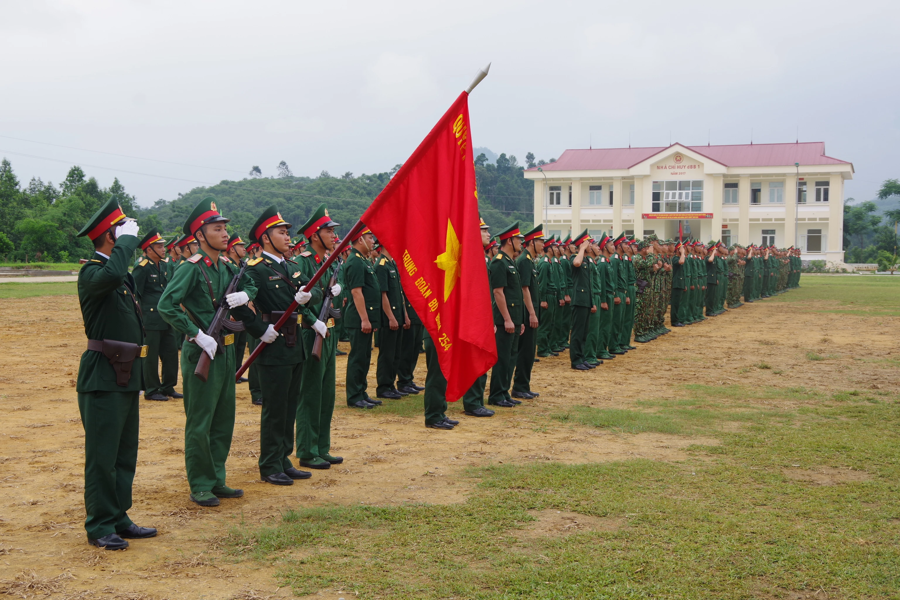 Tuyen the Chien sy mới tại trung đoàn 254.JPG