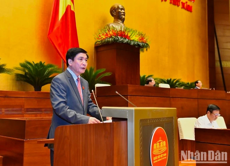 Ủy viên Ủy ban Thường vụ Quốc hội, Tổng Thư ký Quốc hội Bùi Văn Cường trình bày Báo cáo tiếp thu, giải trình ý kiến các đại biểu Quốc hội về dự kiến Chương trình giám sát của Quốc hội năm 2024.