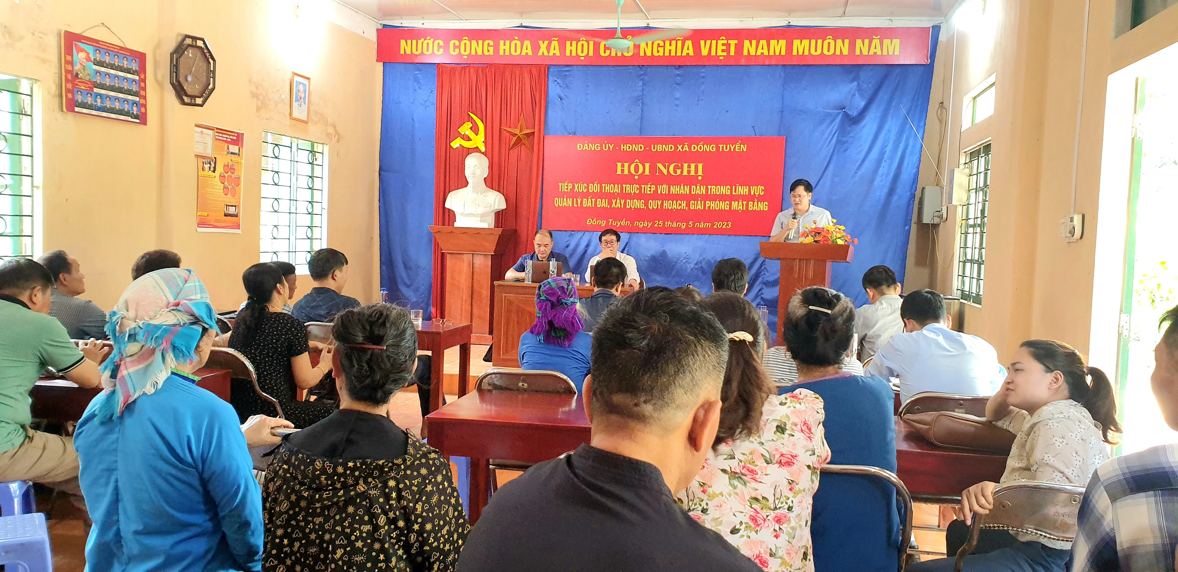 Quang cảnh buổi đối thoại.jpg