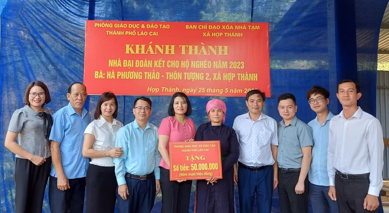 trao nhà đại đoàn kết.jpg