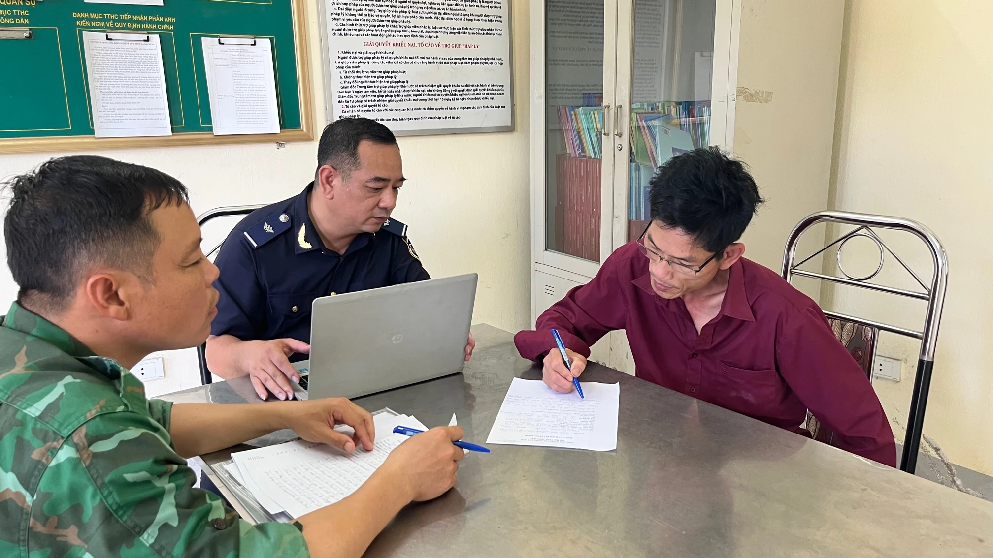 Đối tượng Nguyễn Anh Tuấn tại cơ quan điều tra.jpg