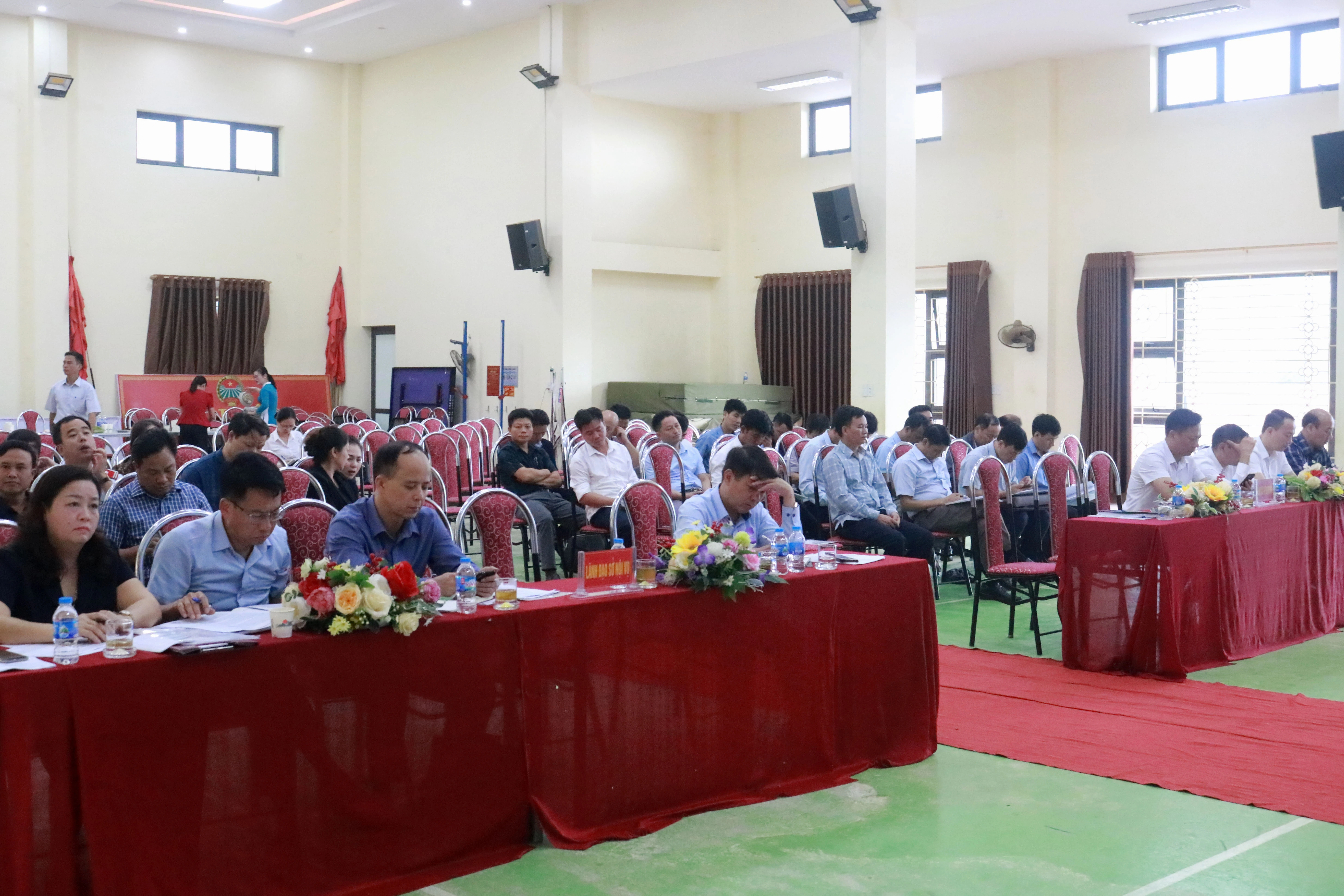 Đại biểu tham dự hội nghị.jpg