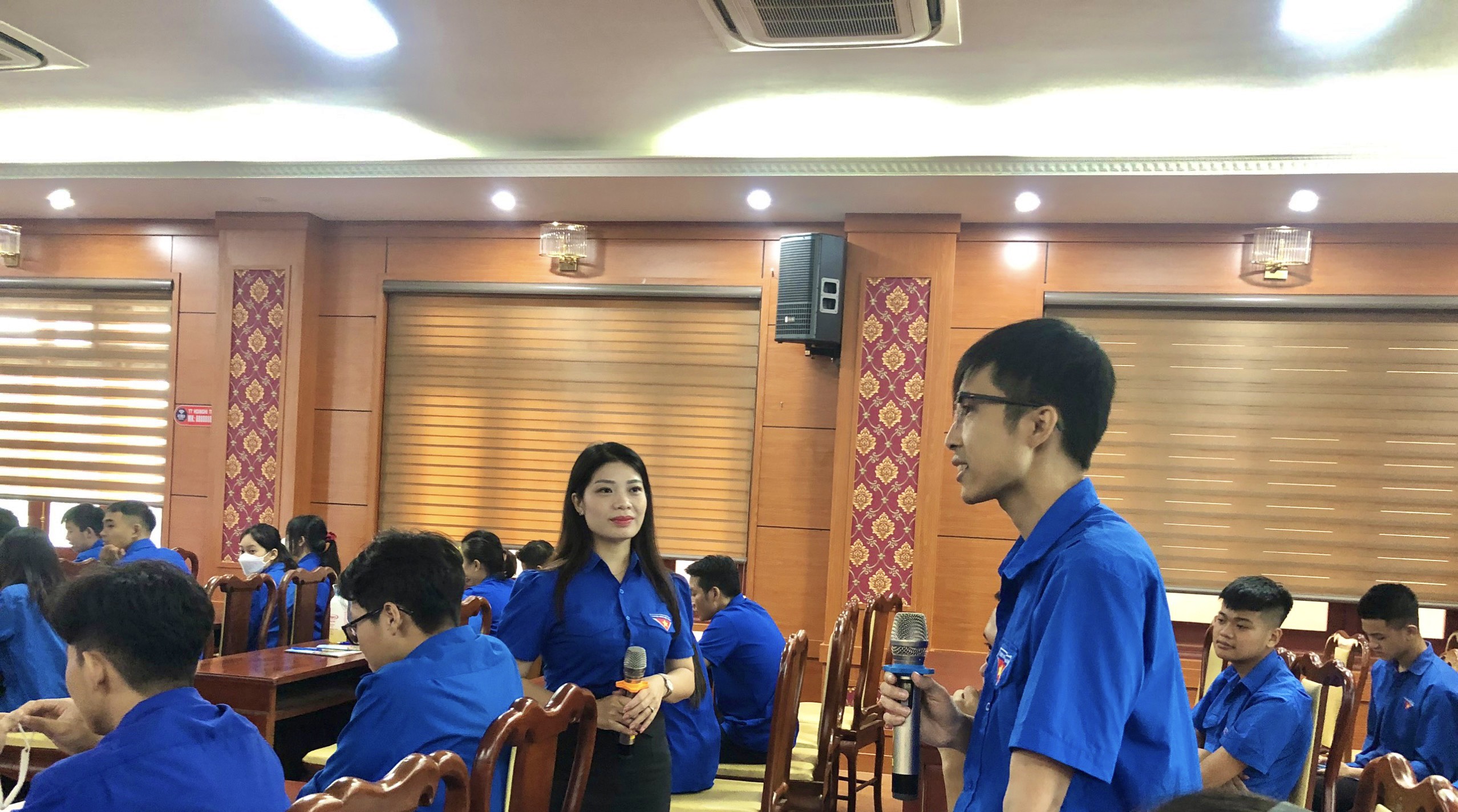 Các học viên sôi nổi thảo luận tại lớp tập huấn. b1641a81f245221b7b54.jpg