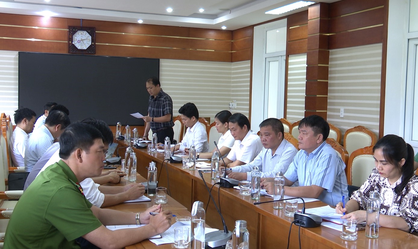 Quang cảnh buổi làm việc. 2.jpg