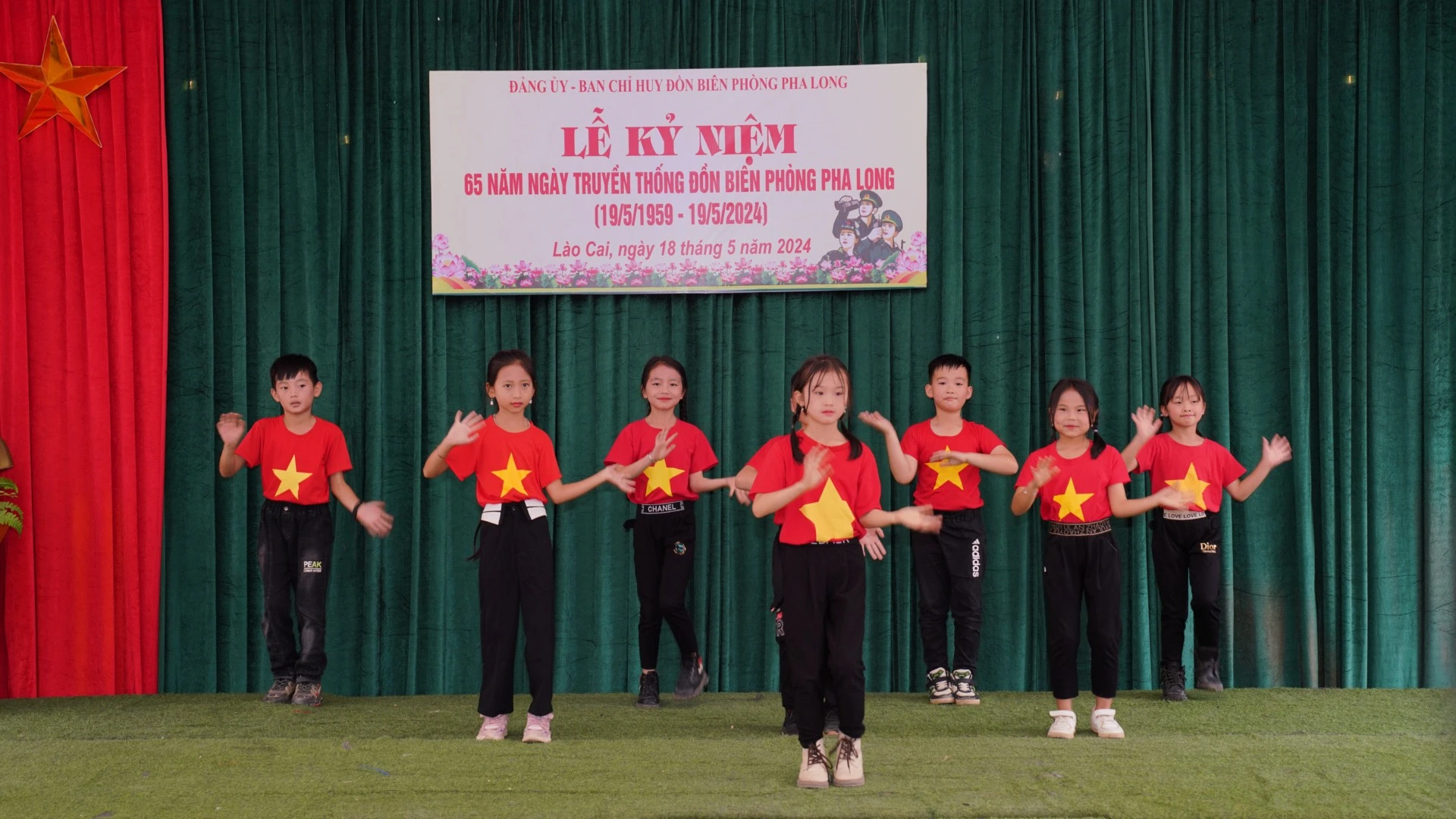 tiết mục văn nghệ chào mừng kỷ niệm 65 năm ngày thành lập đồn BP Pha Long của các chaú học sinh trên địa bàn ơơn vị đóng quân.jpg