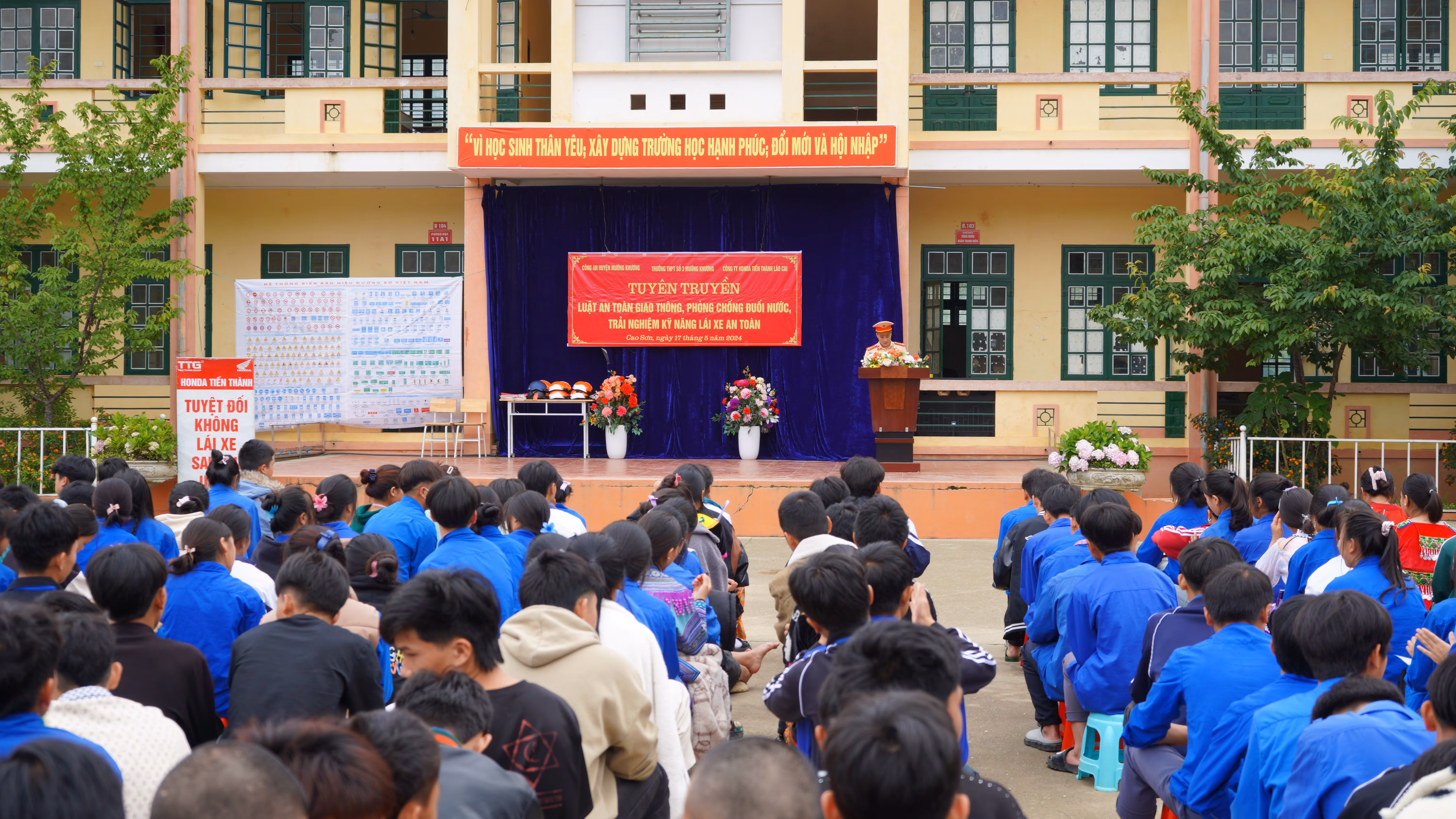 Quang cảnh buổi tuyên truyền.JPG