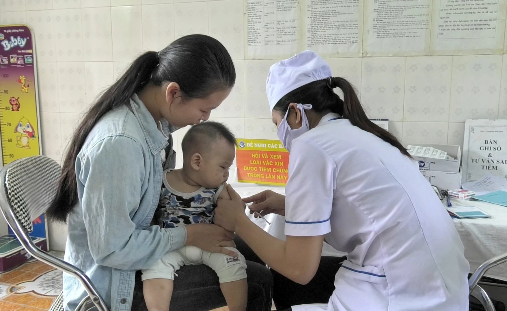 Tiêm chủng là biện pháp hữu hiệu để phòng bệnh ho gà và nhiều bệnh truyền nhiễm khác.