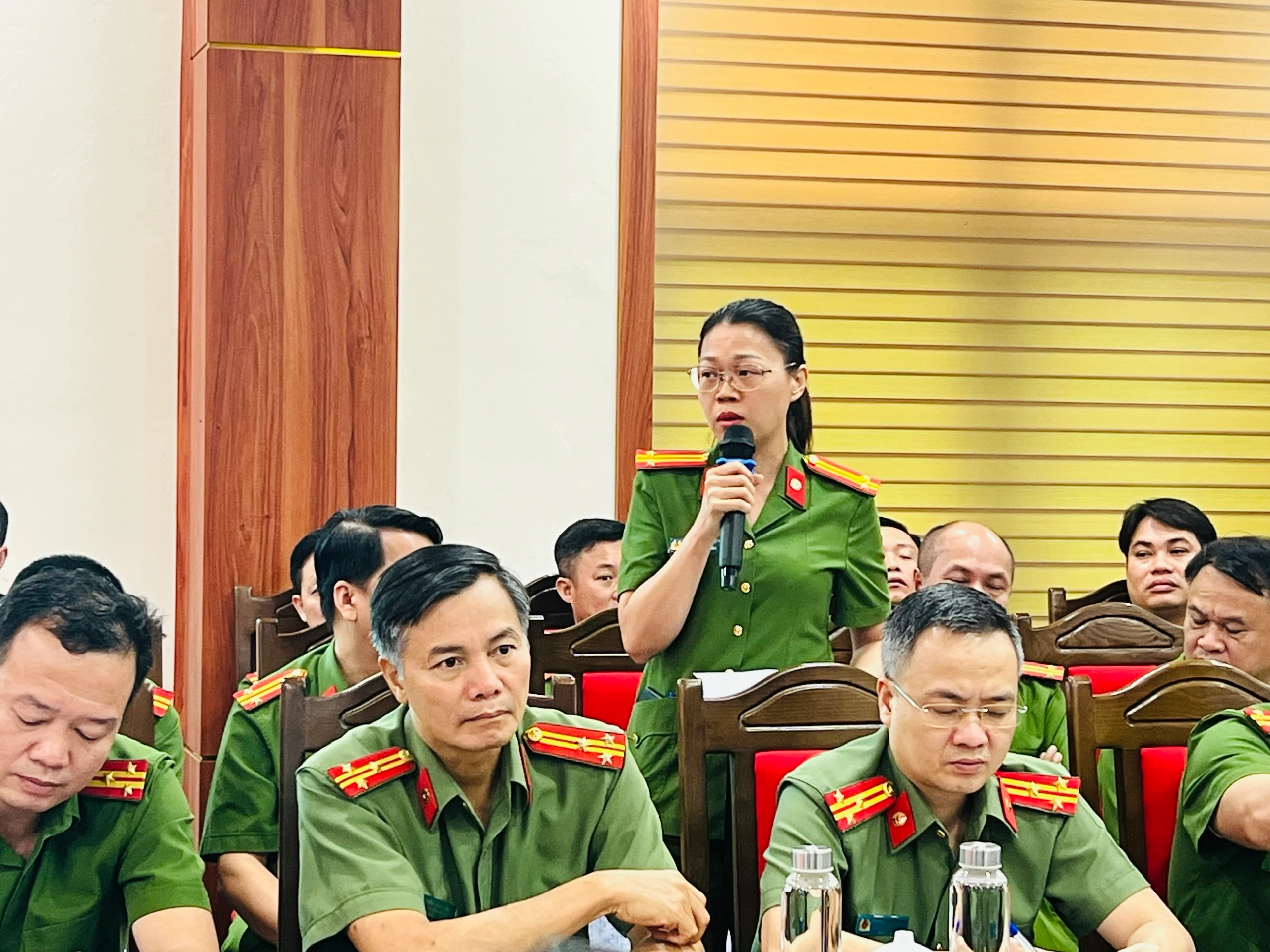 Đối thoại giữa Đảng ủy, lãnh đạo Công an tỉnh với chi ủy, chỉ huy công an các xã, phường trên địa bàn thành phố Lào Cai ảnh 5