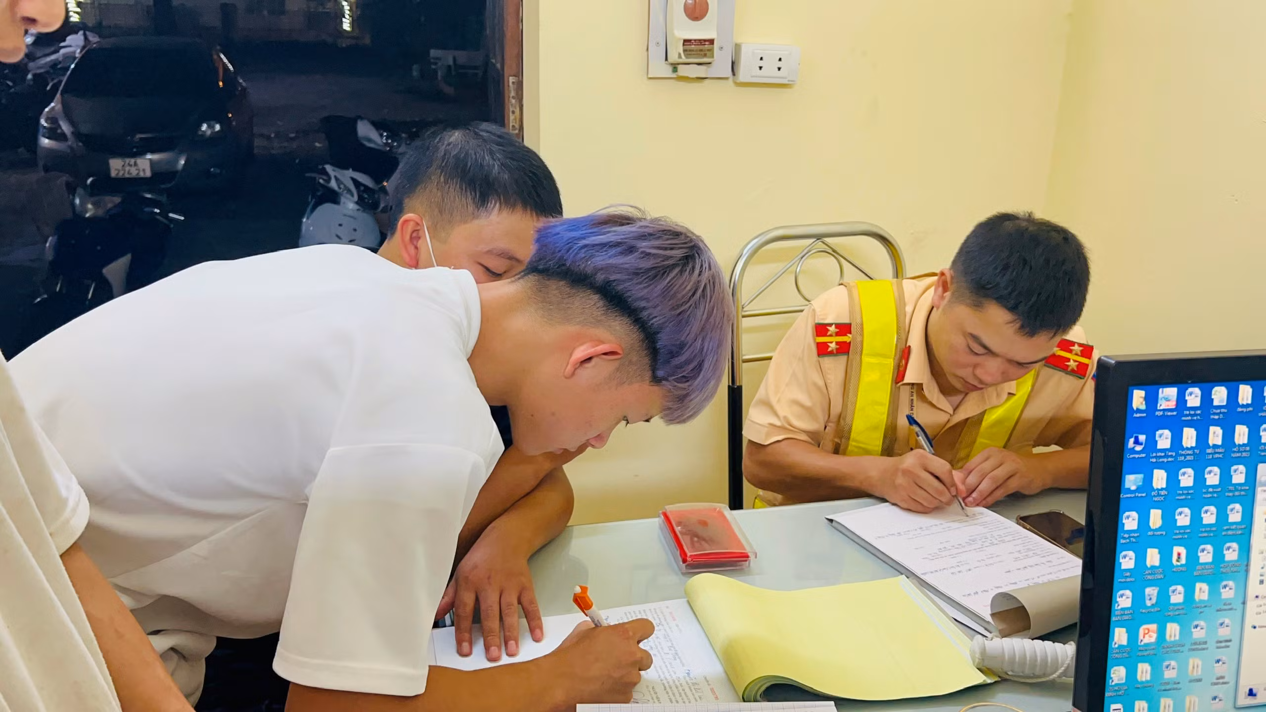 Lập biên bản xử lý các trường hợp vi phạm.