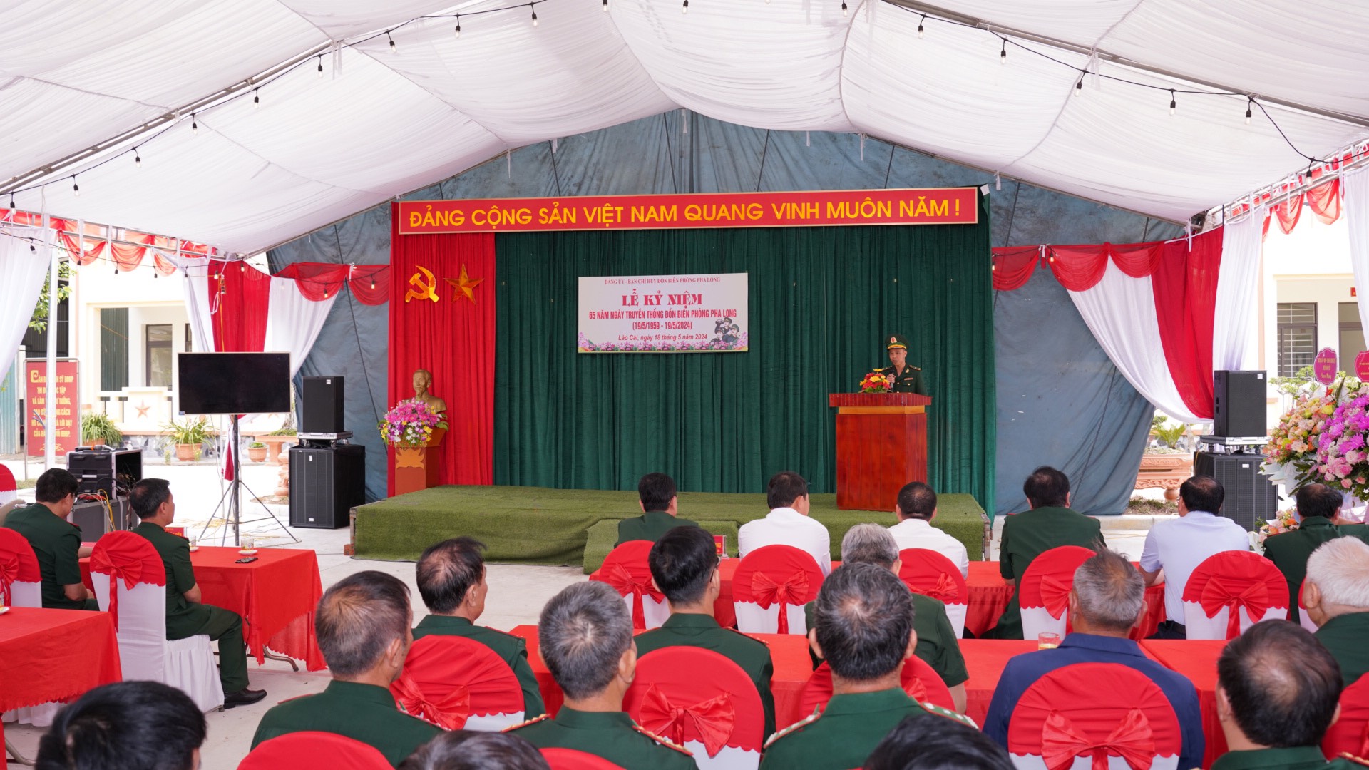 Quang cảnh lễ kỷ niệm. Quang cảnh buổiLễ kỷ niệm 65 năm ngày thành lập đồn BP Pha Long.jpg