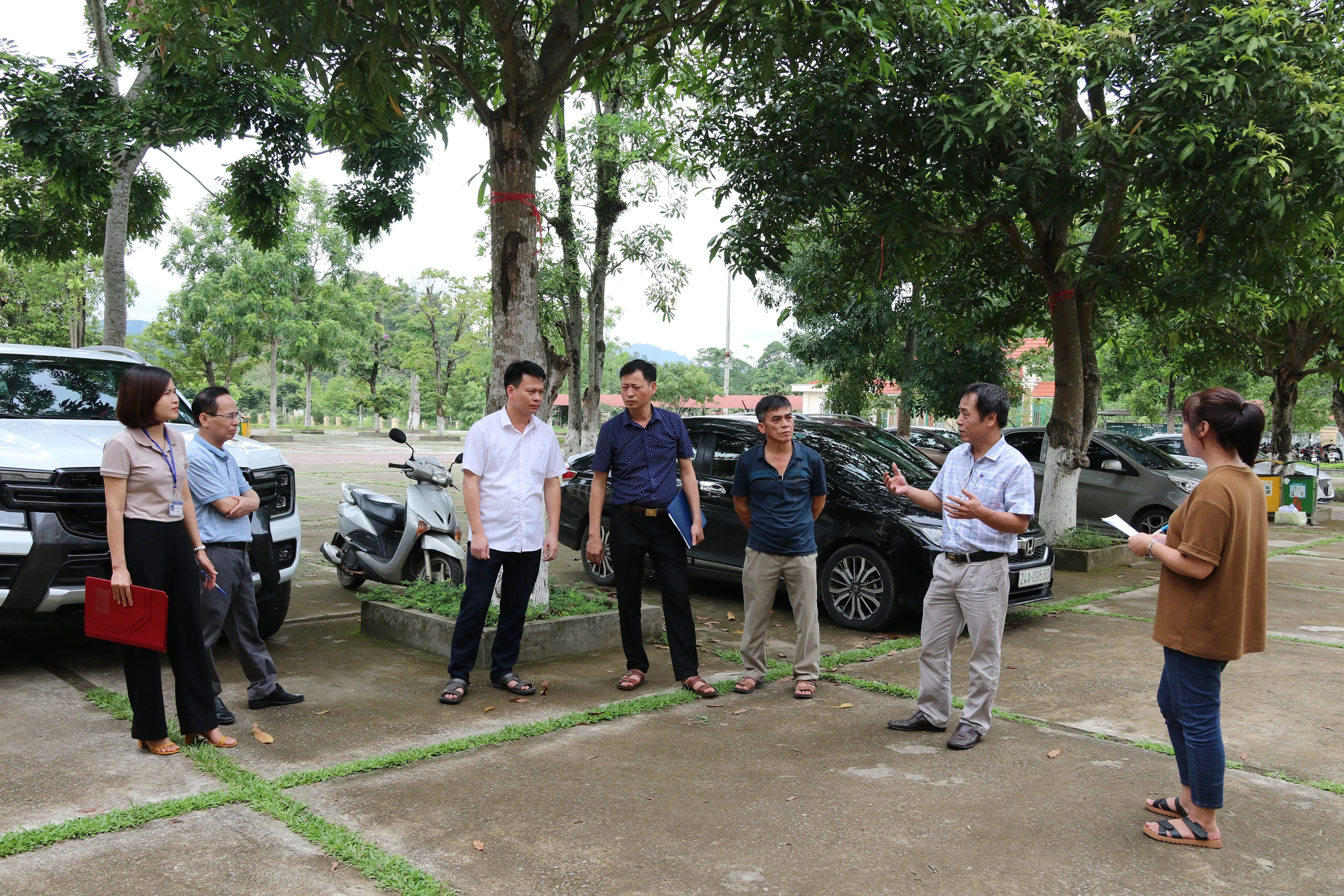 trao doi giam sat tai trc THPT so1 BX.JPG