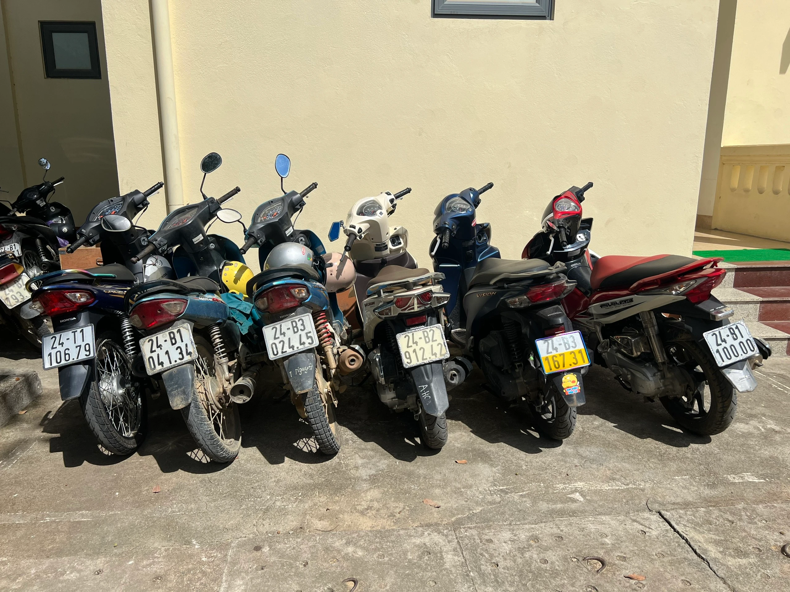 Ảnh 3. Tang vật thu giữ tại hiện trường (2) - Copy.jpg