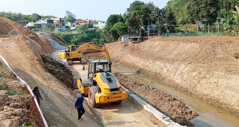 Cần đẩy nhanh tiến độ thi công và đưa các công trình, dự án vào sử dụng đúng tiến độ. Ảnh: P.V Cần đẩy nhanh tiến độ thi công và đưa công trình, dự án vào sử dụng đúng tiến độ..jpg