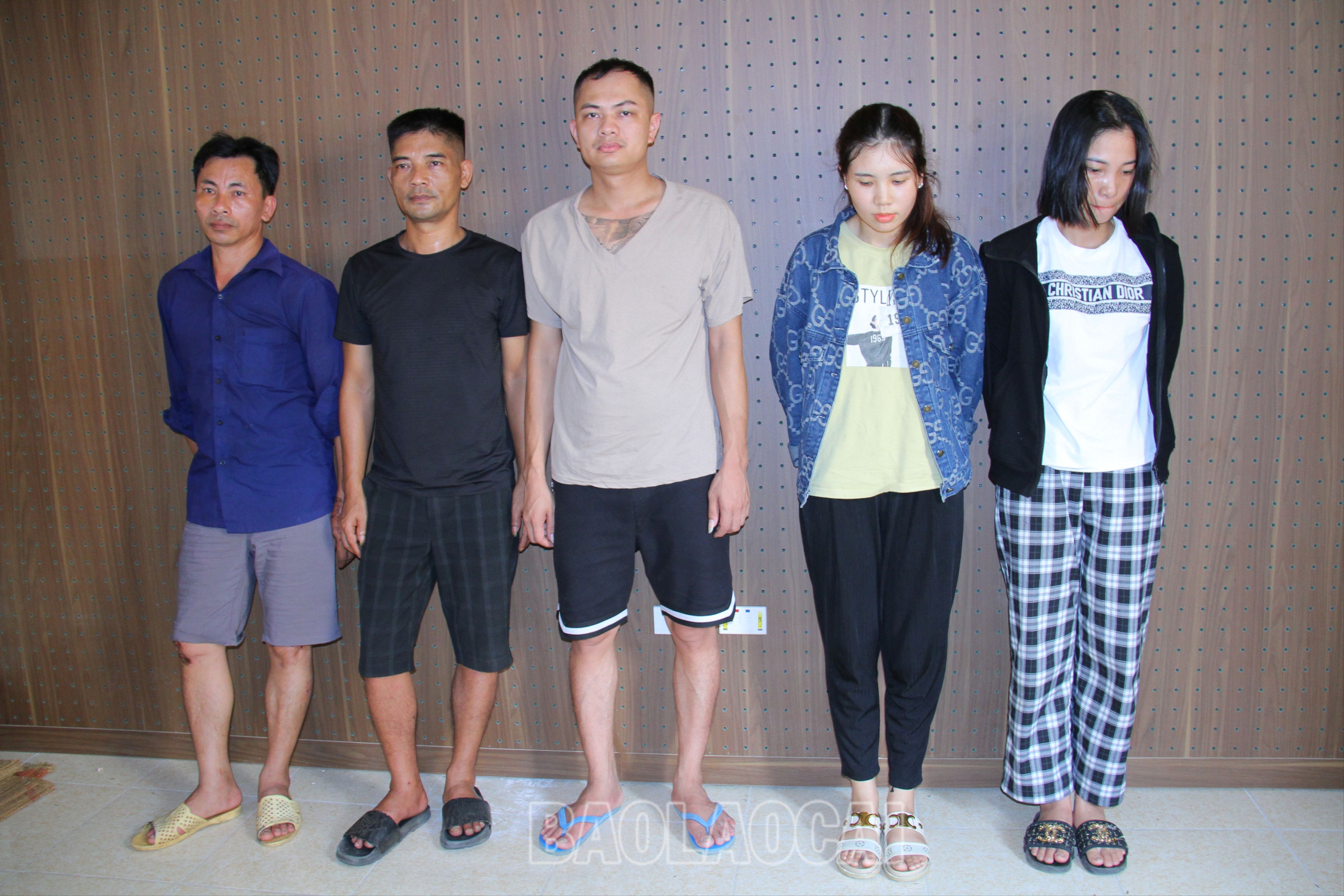 Các đối tượng tham gia. Ảnh 2. 5 đối tượng tại Cơ quan Công an.JPG