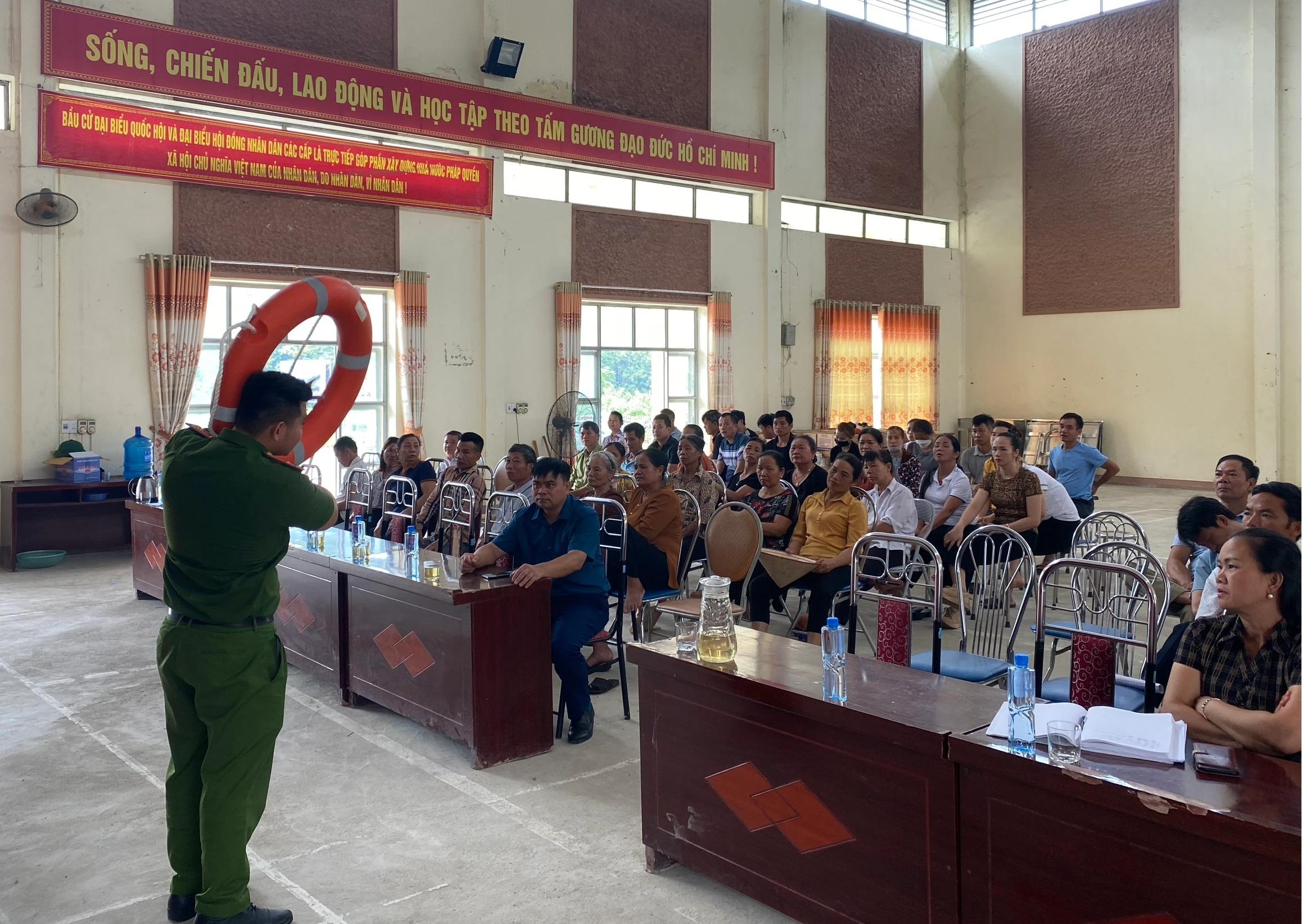 hướng dẫn cách sử dung phao cứu nạn.jpg