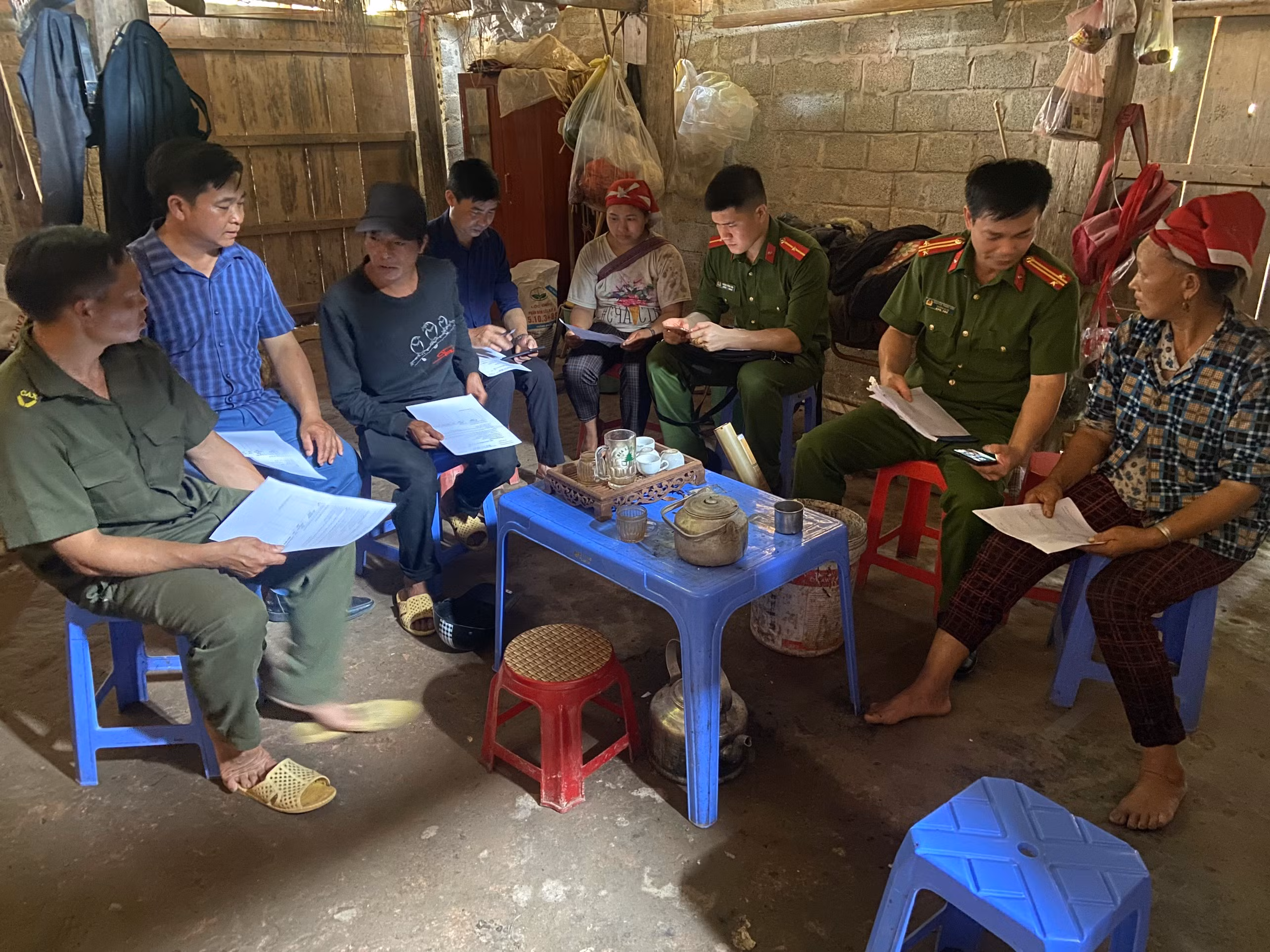 Vận động người dân kích hoạt mã định danh điện tử.jpg