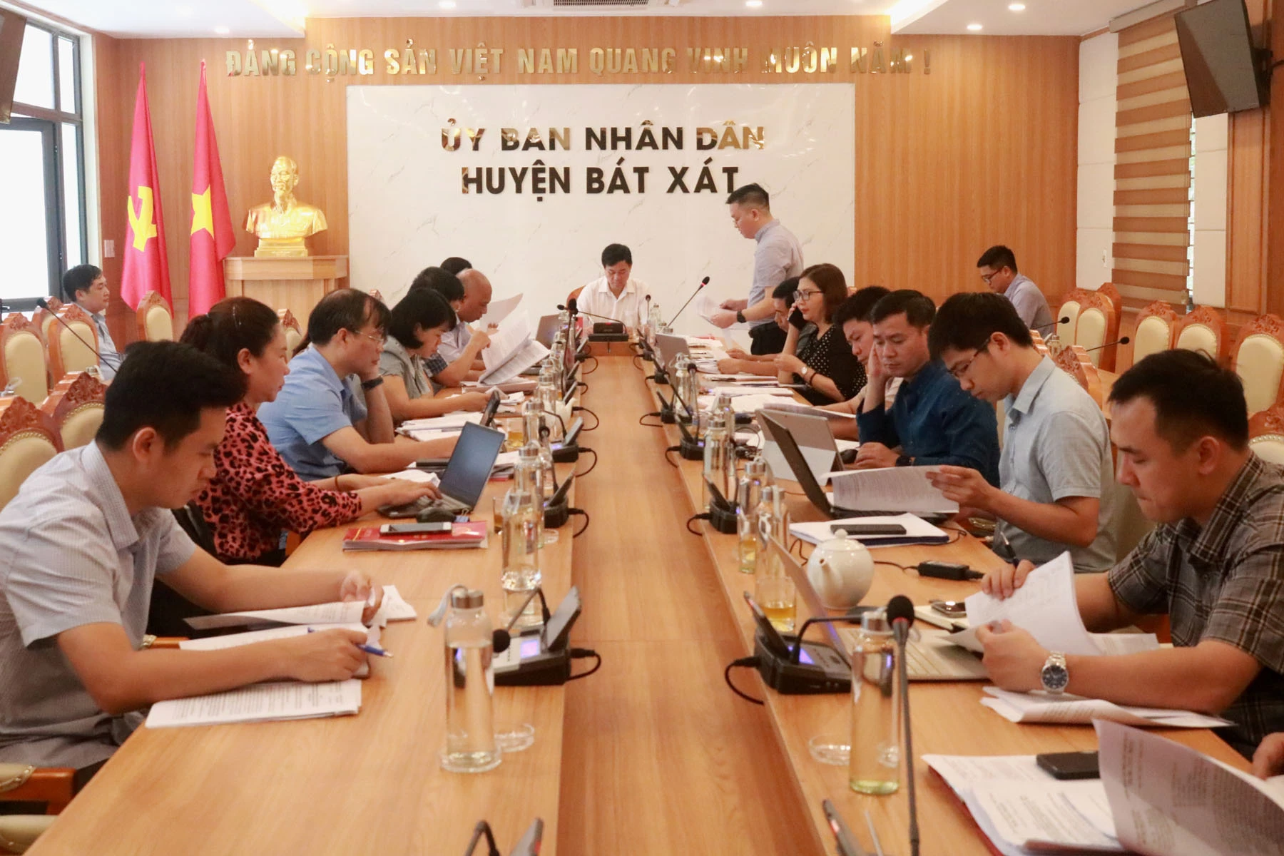 Quang cảnh buooie làm việc.jpg