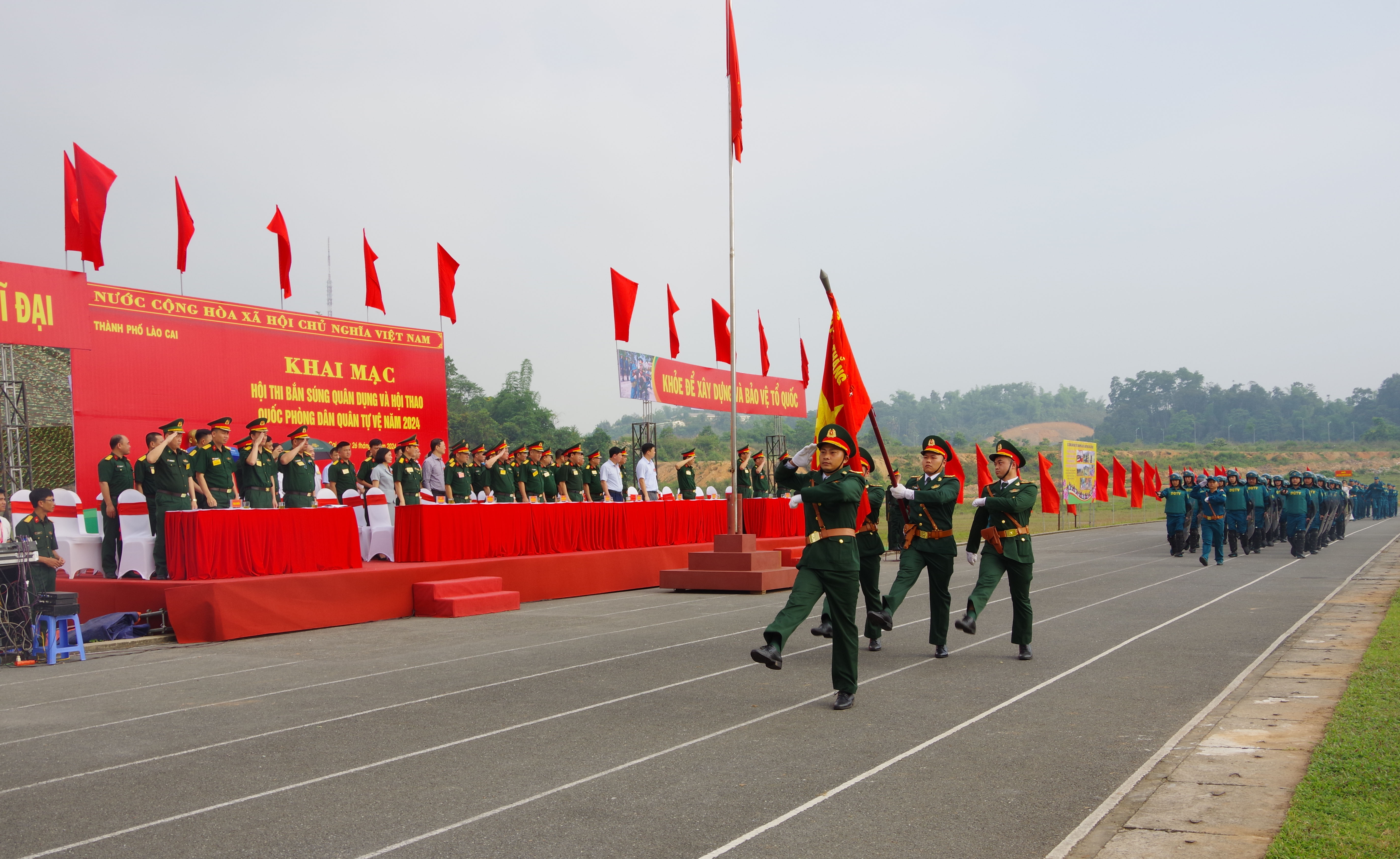Duyệt đội ngũ tại lễ khai mạc hội thi. HT4.JPG