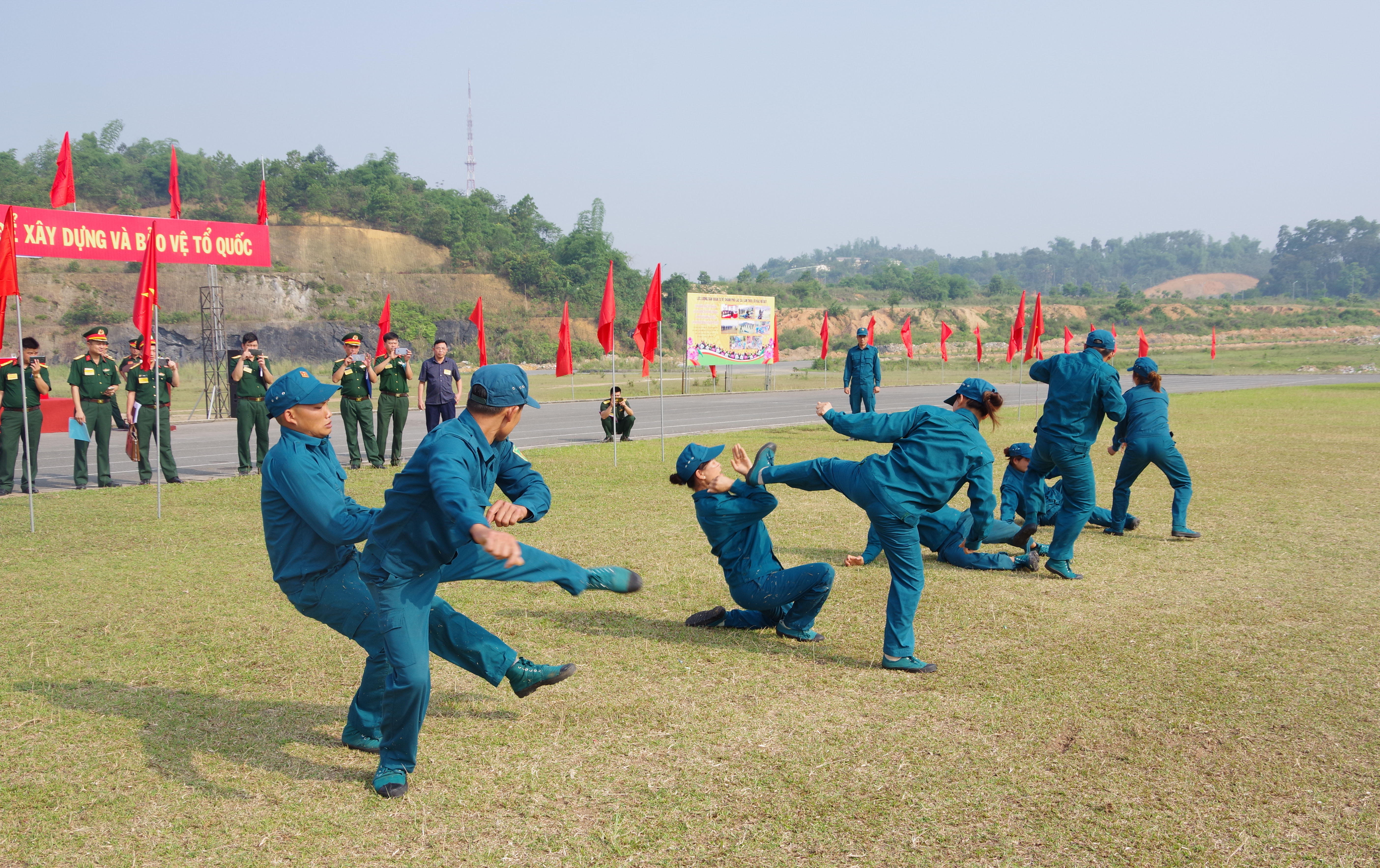 Thi võ chiến đấu. HT6 (a).JPG