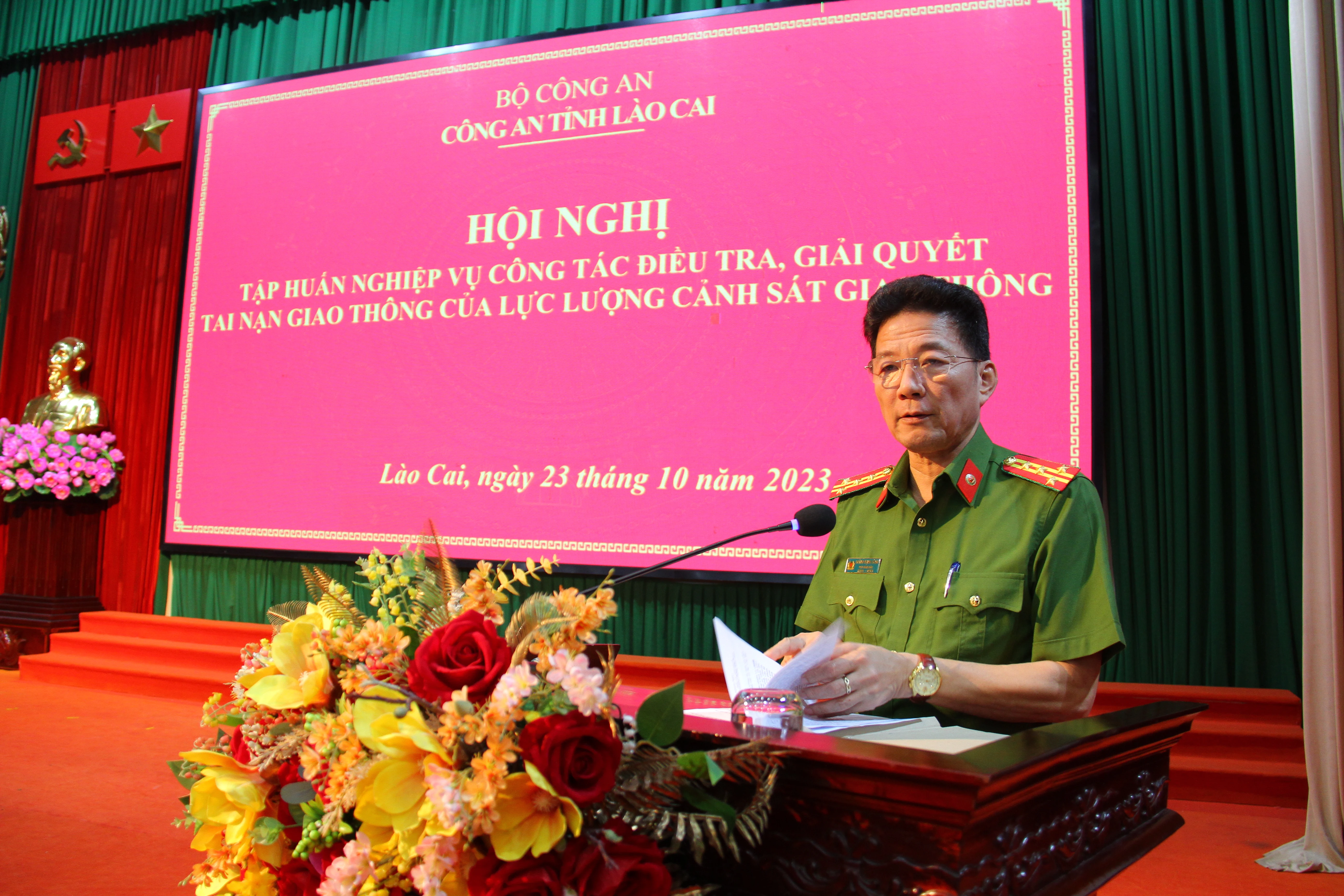 Đại tá Hoàng Mạnh Hùng, Phó Giám đốc Công an tỉnh phát biểu khai mạc lớp tập huấn.JPG