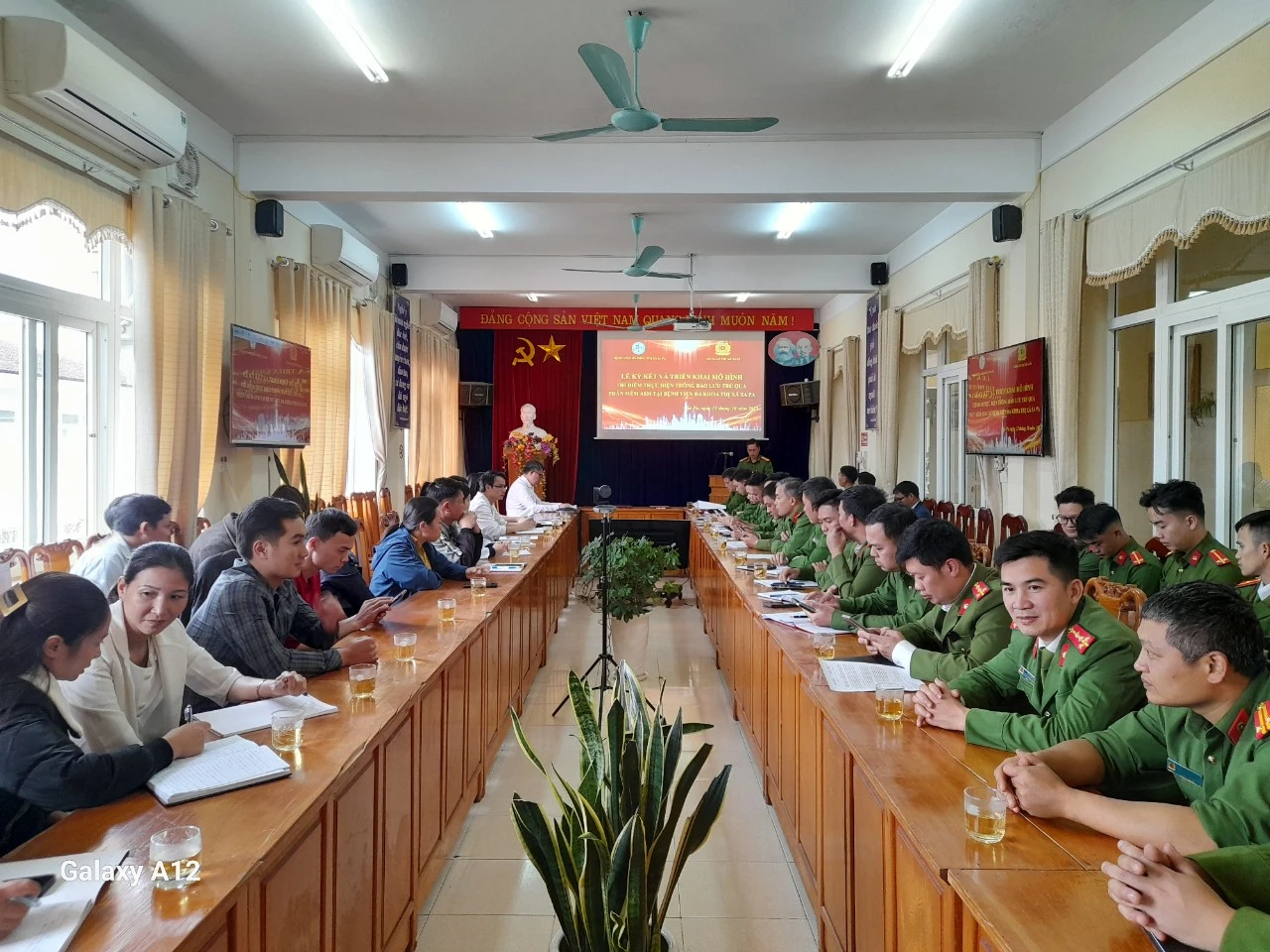 Quang cảnh buổi ký kết.jpg