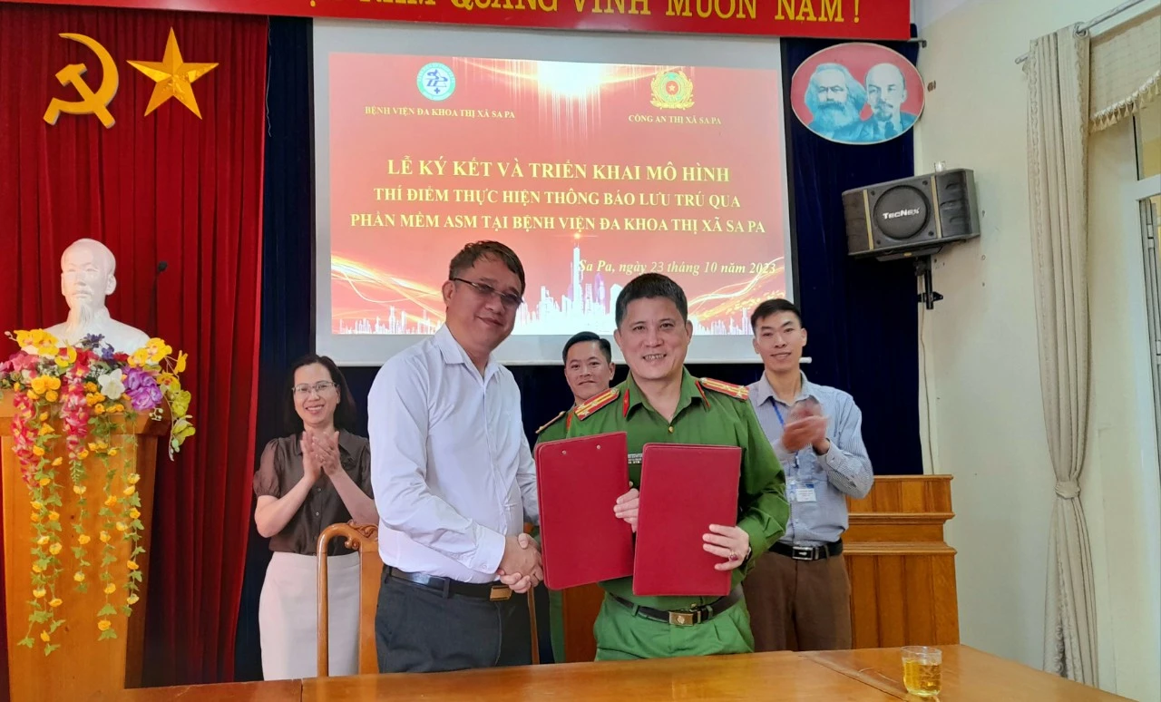 Lễ ký kết và khai trương thí điểm thực hiện thông báo lưu trú qua phần mềm ASM tại Bệnh viện Đa khoa thị xã Sa Pa.jpg