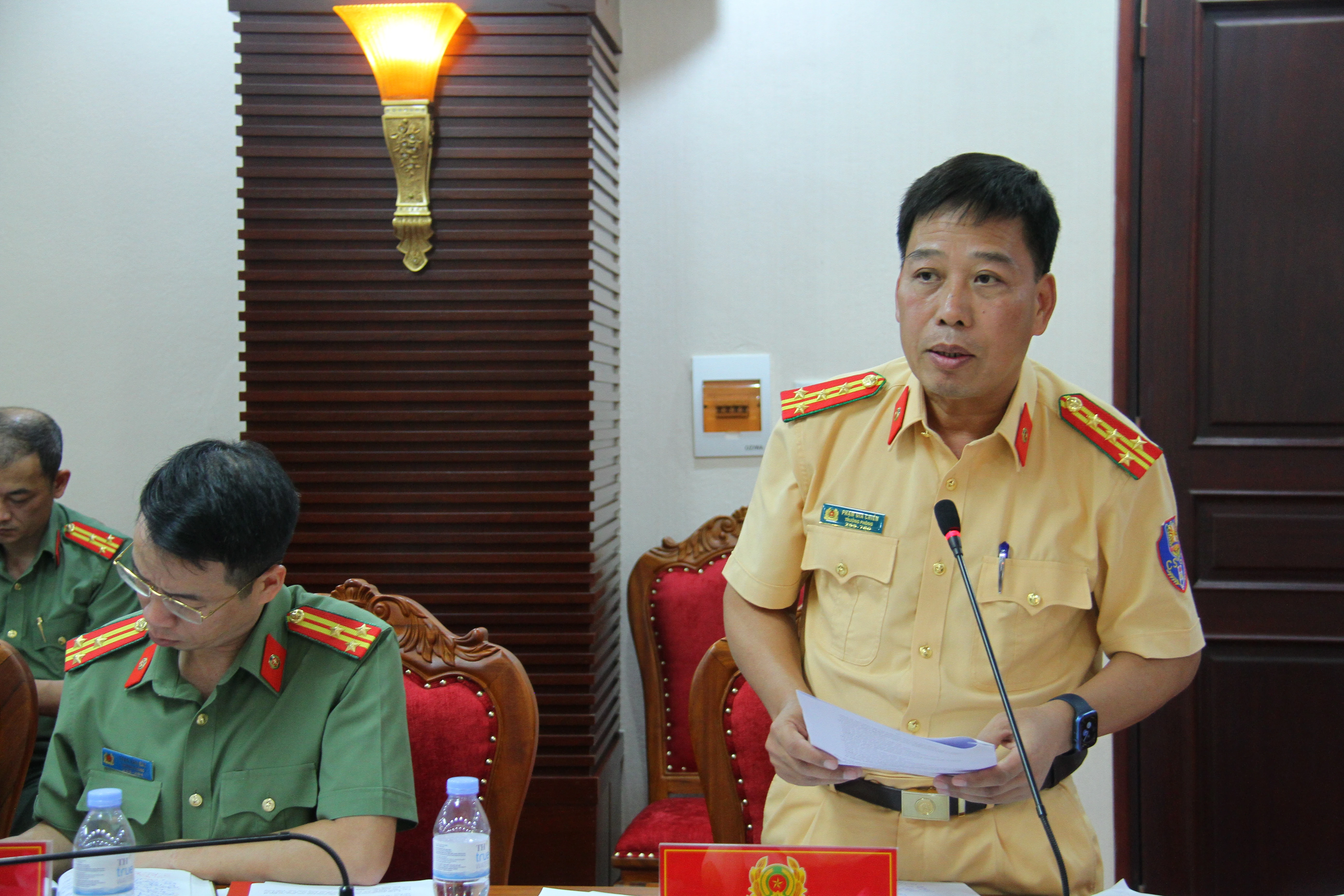 Đồng chí Trưởng phòng CSGT Công an tỉnh phát biểu tại Hội nghị..JPG