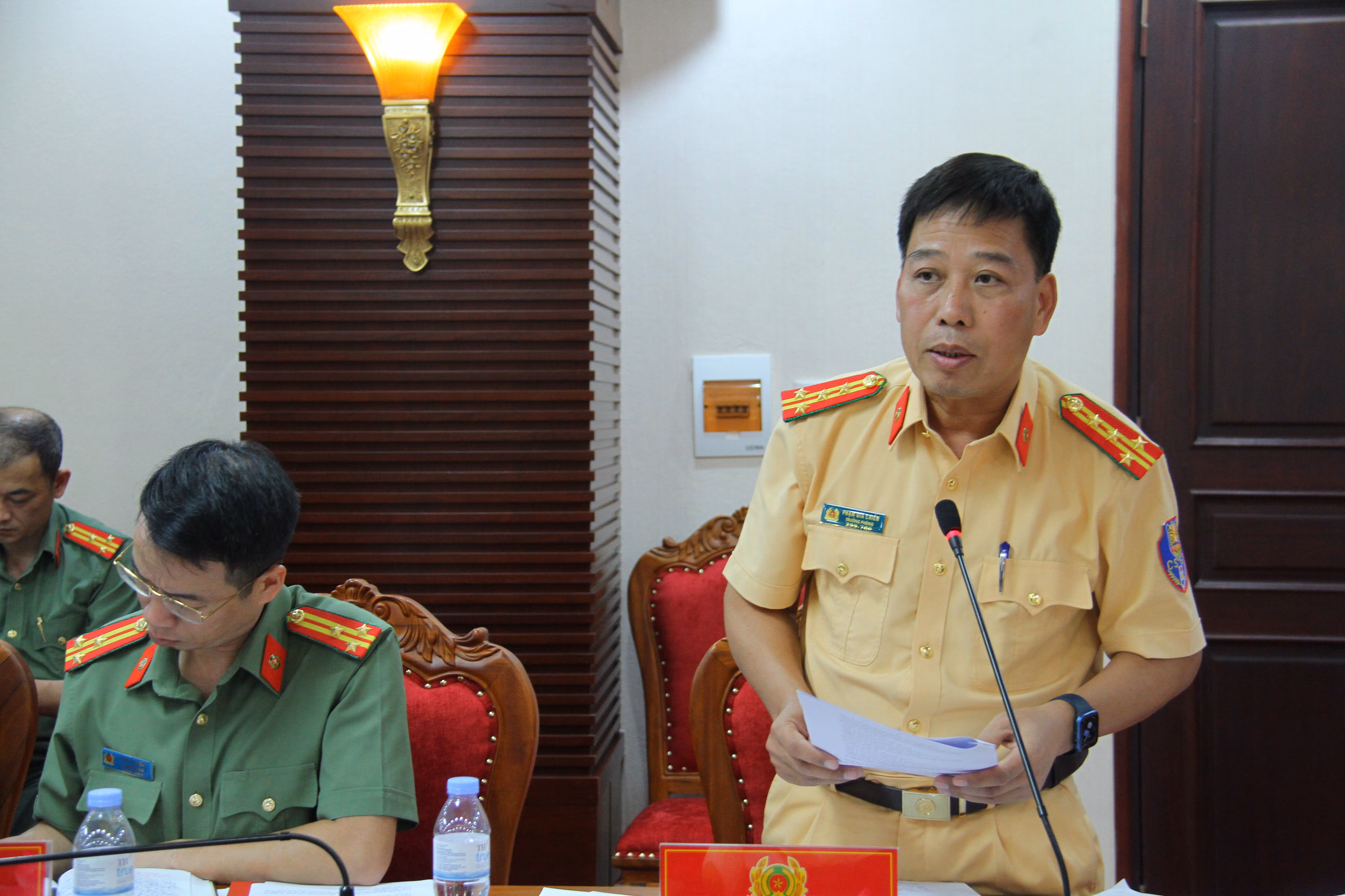 Đồng chí Trưởng phòng CSGT Công an tỉnh phát biểu tại Hội nghị..JPG