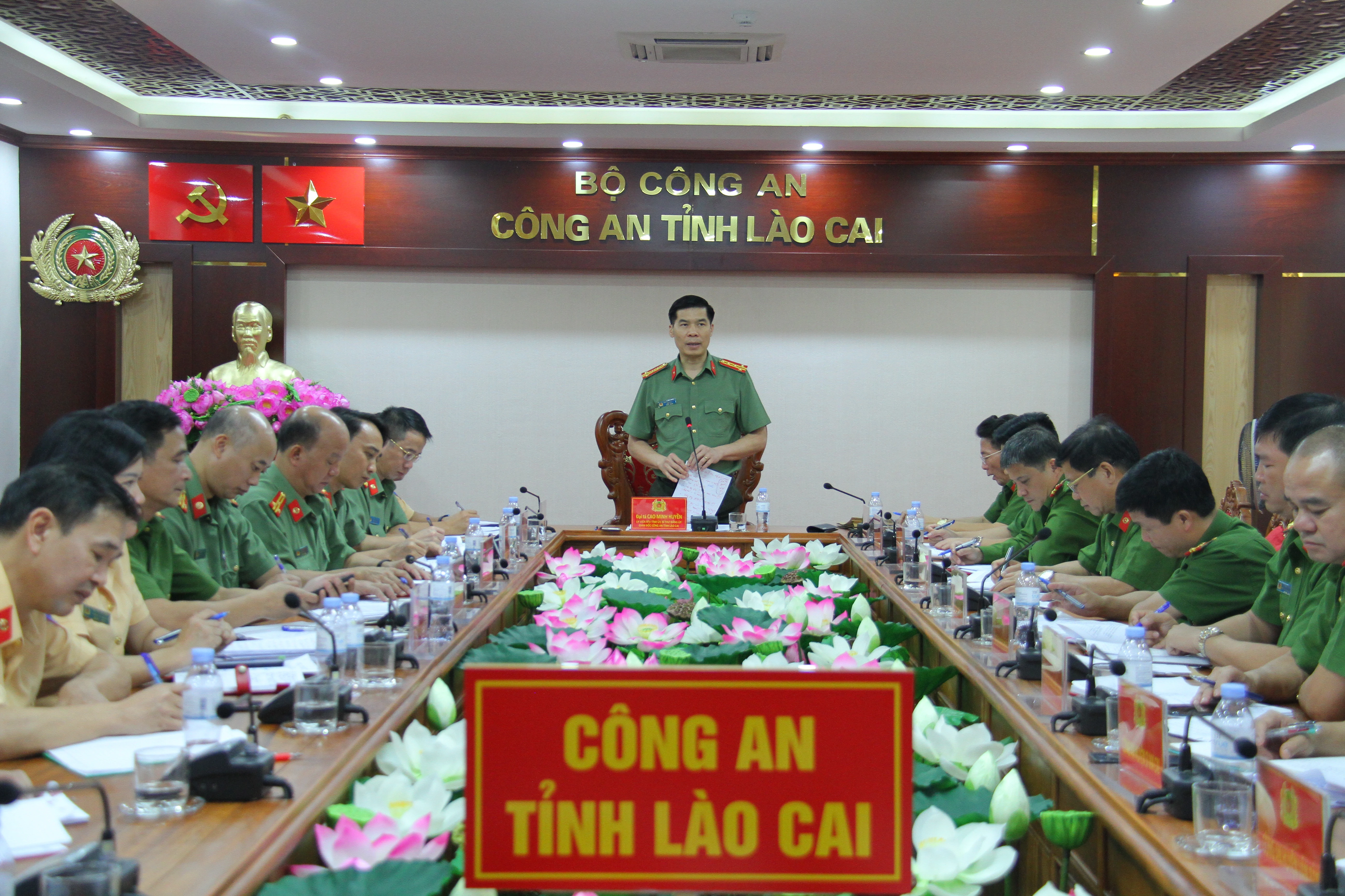 Đại tá Cao Minh Huyền Uỷ viên BTV Tỉnh uỷ, Bí thư Đảng uỷ, Giám Đốc Công an tỉnh phát biêu tại Hội nghị - Copy.JPG