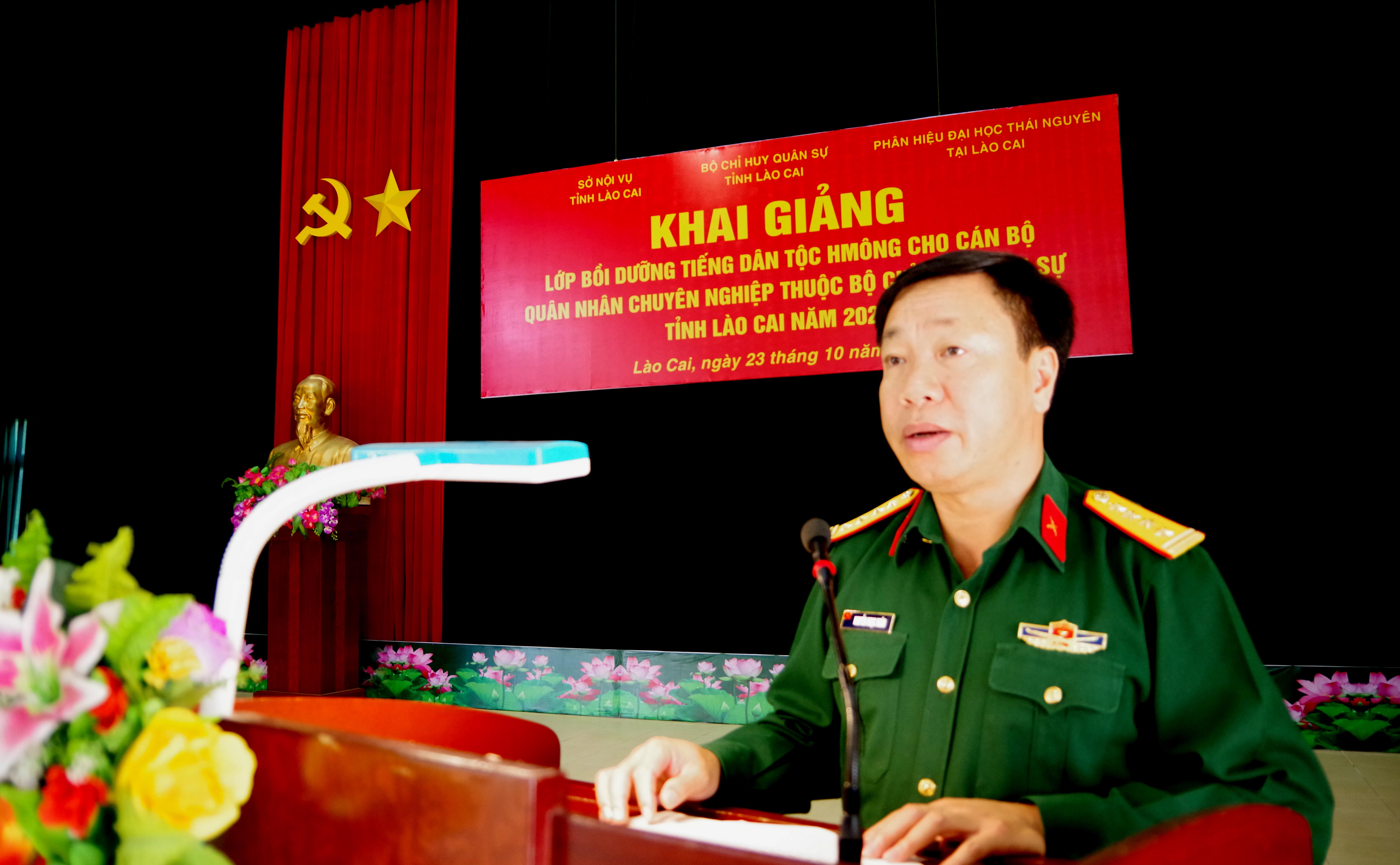 Đại tá Nguyễn Ngọc Ngân, Phó Bí thư Thường trực Đảng ủy, Chính ủy Bộ CHQS tỉnh phát biểu khai giảng lớp bồi dưỡng. Ảnh so 2.JPG
