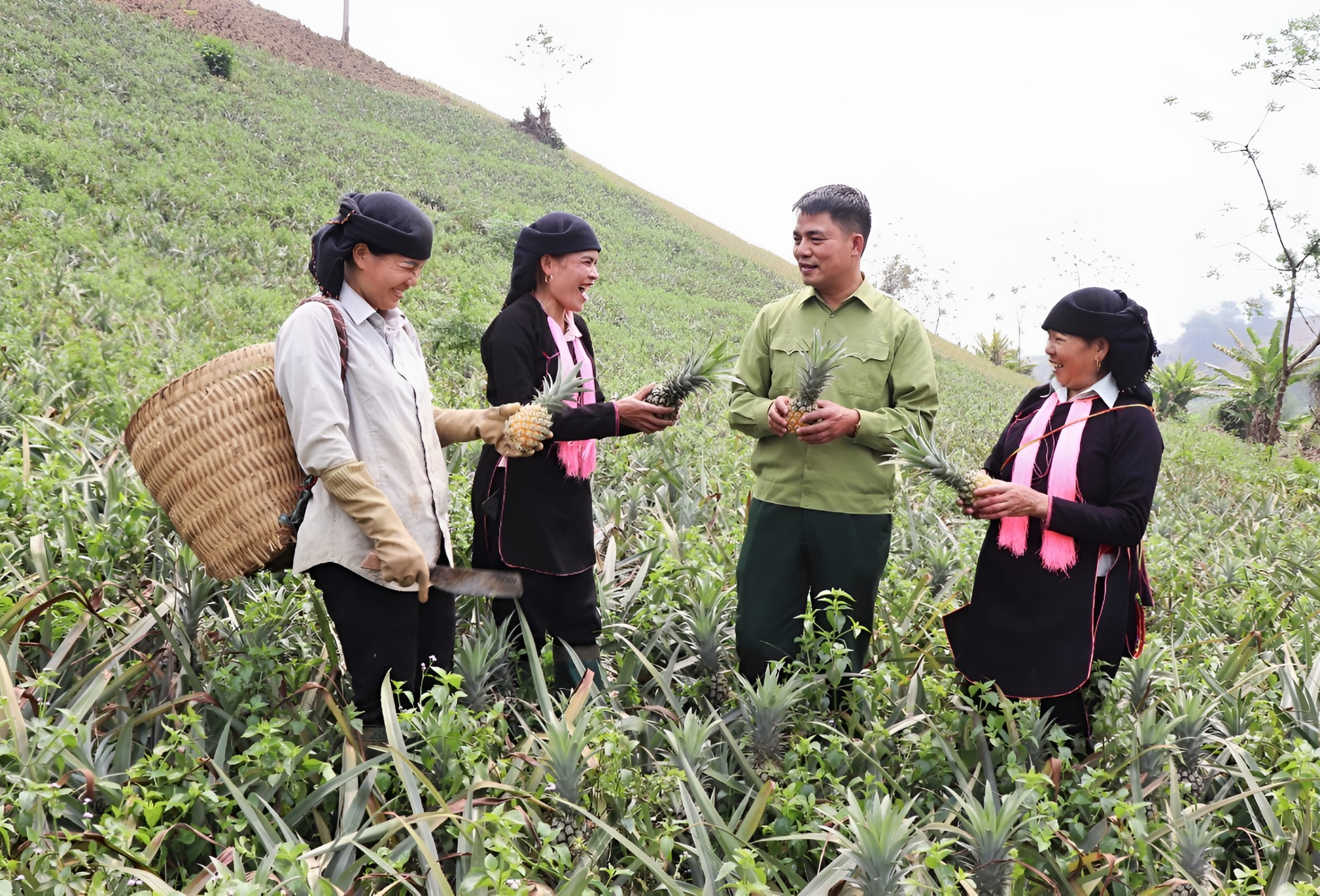 Bộ đội biên phòng Bát Xát đồng hành cùng người dân trong phát triển kinh tế. 2-4266.jpg