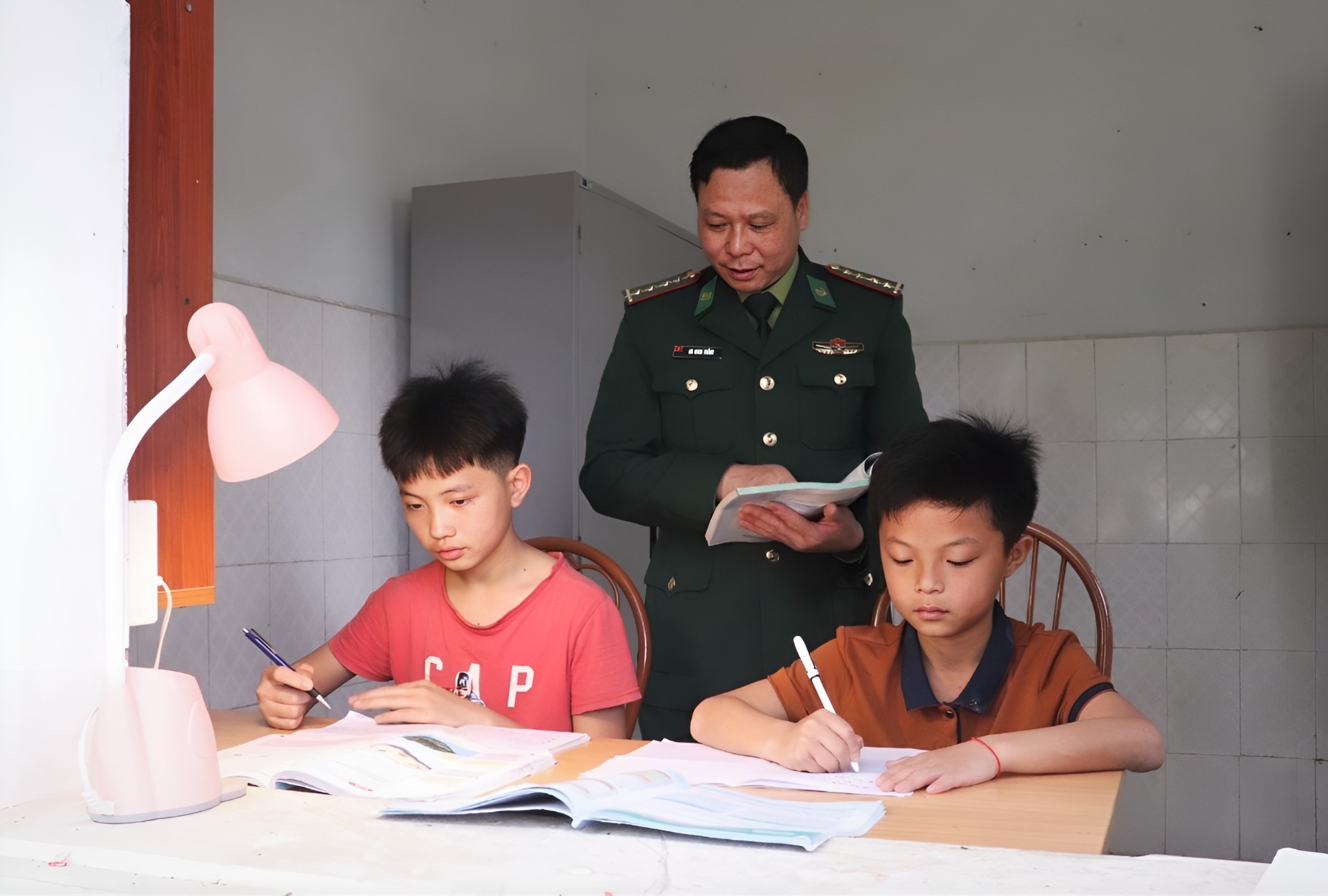 Chương trình “Con nuôi đồn biên phòng” được duy trì hiệu quả. 3-8787.jpg