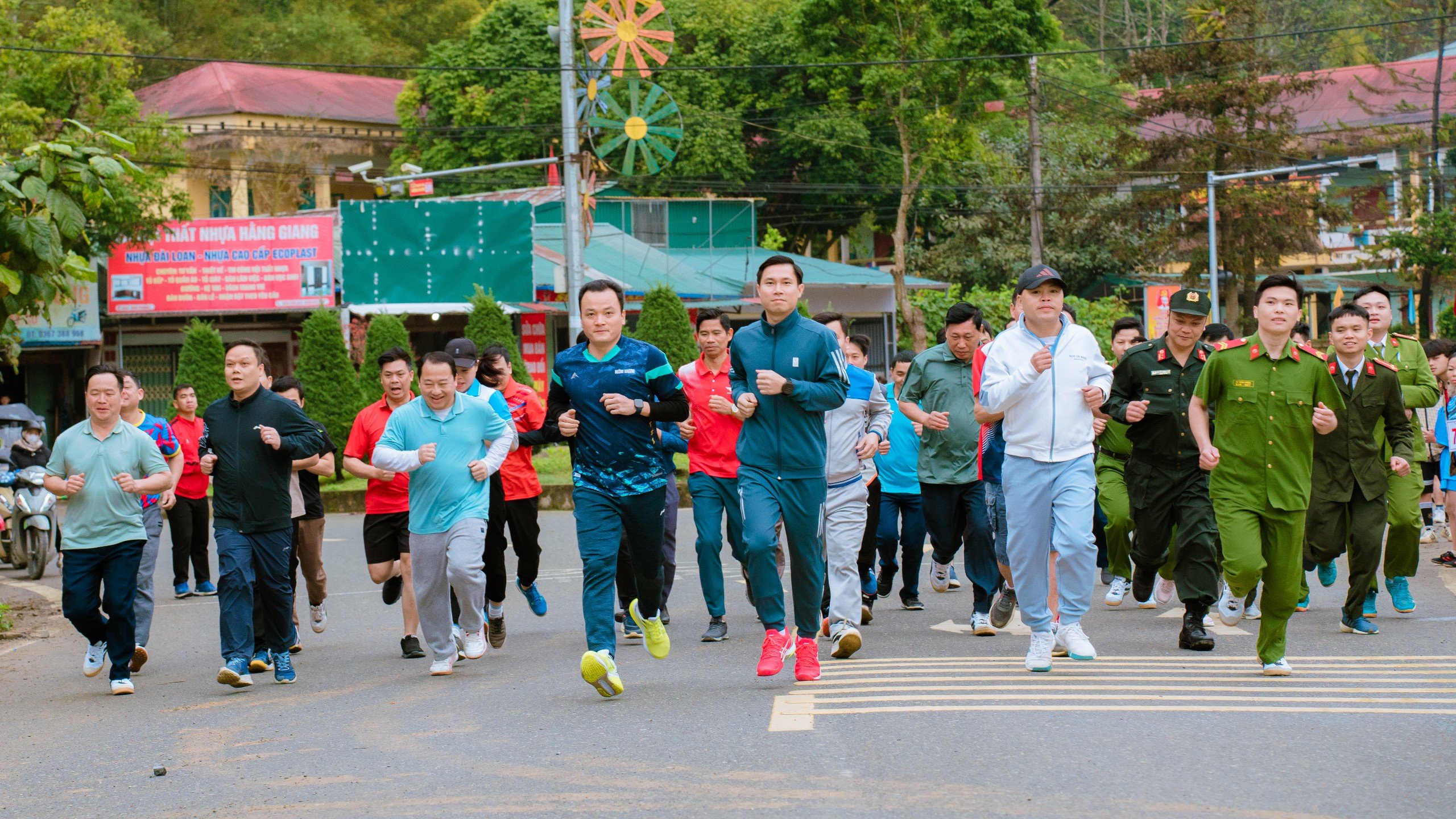 Các đại biểu hưởng ứng "Ngày chạy Olympic vì sức khỏe toàn dân". Các đại biểu hưởng ứng "Ngày chạy Olympic vì sức khỏe toàn dân".